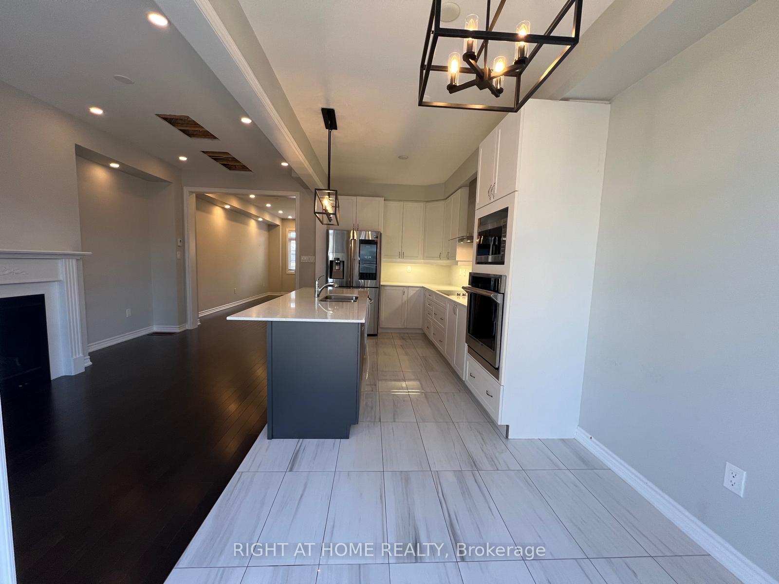 Photo 17 of 26 Sunset Terrace, Vaughan, Vellore Village — HOMEH
