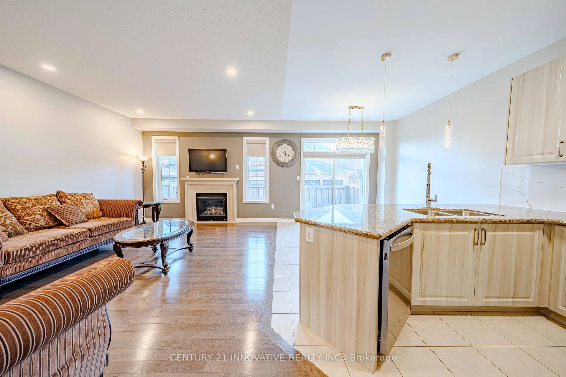 Photo 7 of 72 Killington Avenue, Vaughan, Kleinburg — HOMEH