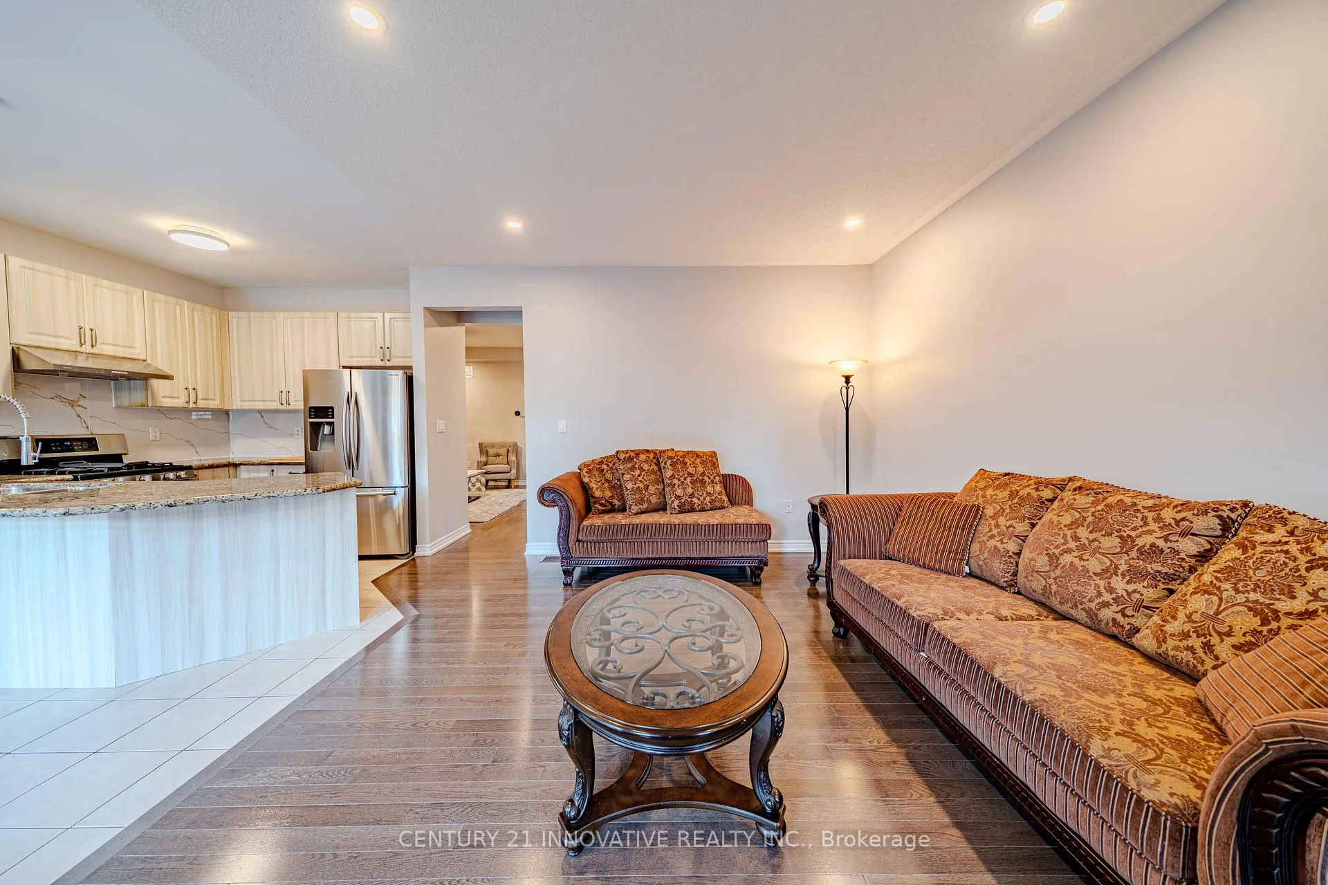 Photo 8 of 72 Killington Avenue, Vaughan, Kleinburg — HOMEH