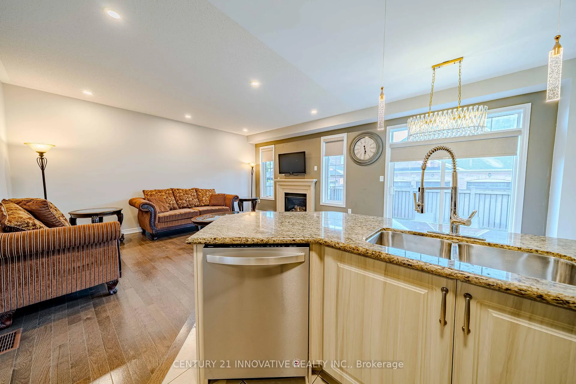 Photo 12 of 72 Killington Avenue, Vaughan, Kleinburg — HOMEH