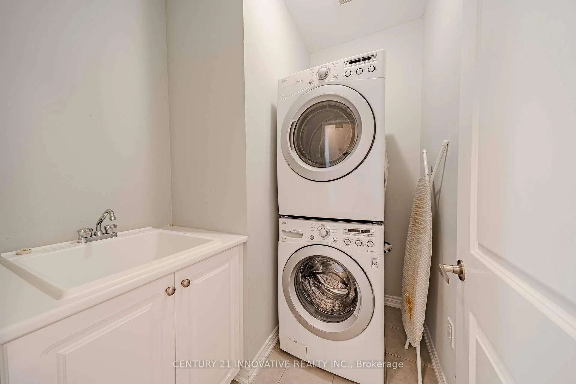 Photo 27 of 72 Killington Avenue, Vaughan, Kleinburg — HOMEH