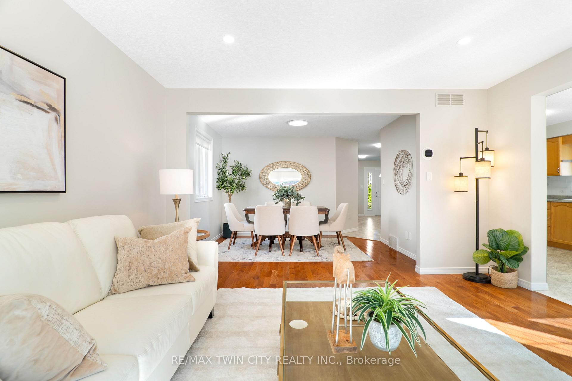 Photo 8 of 167 Bridgewater Crescent, Waterloo — HOMEH