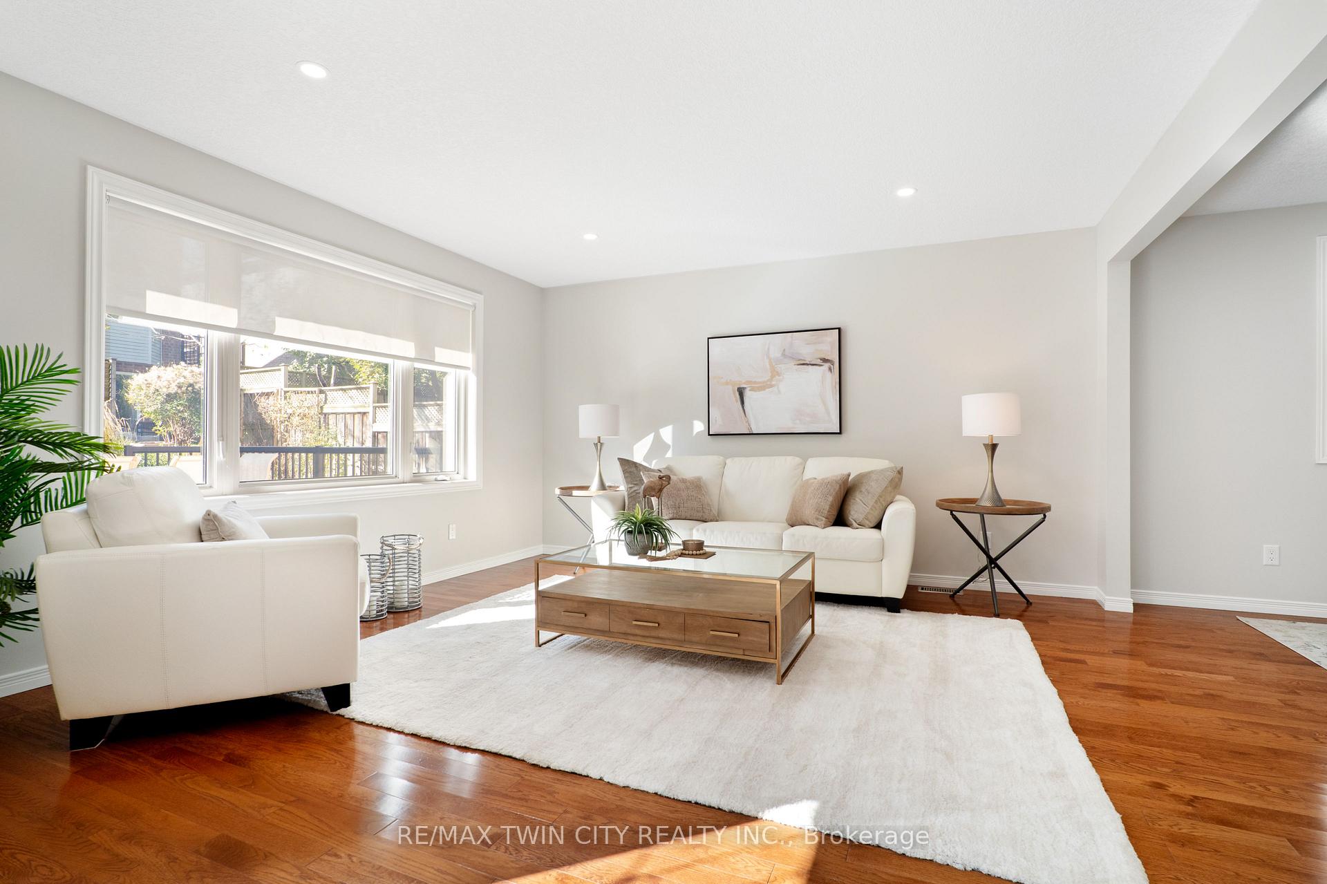 Photo 10 of 167 Bridgewater Crescent, Waterloo — HOMEH