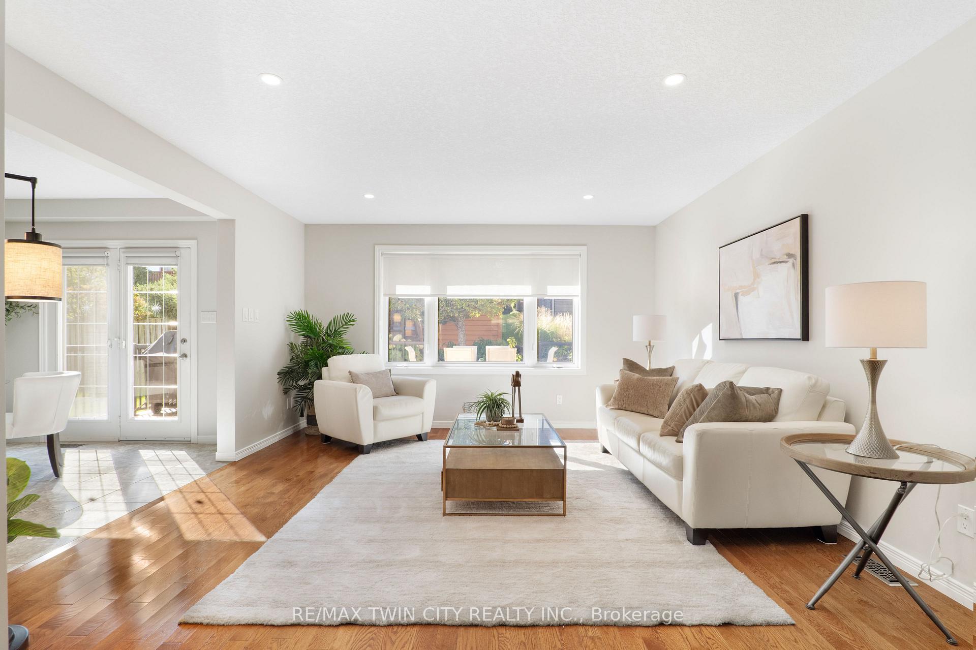 Photo 11 of 167 Bridgewater Crescent, Waterloo — HOMEH