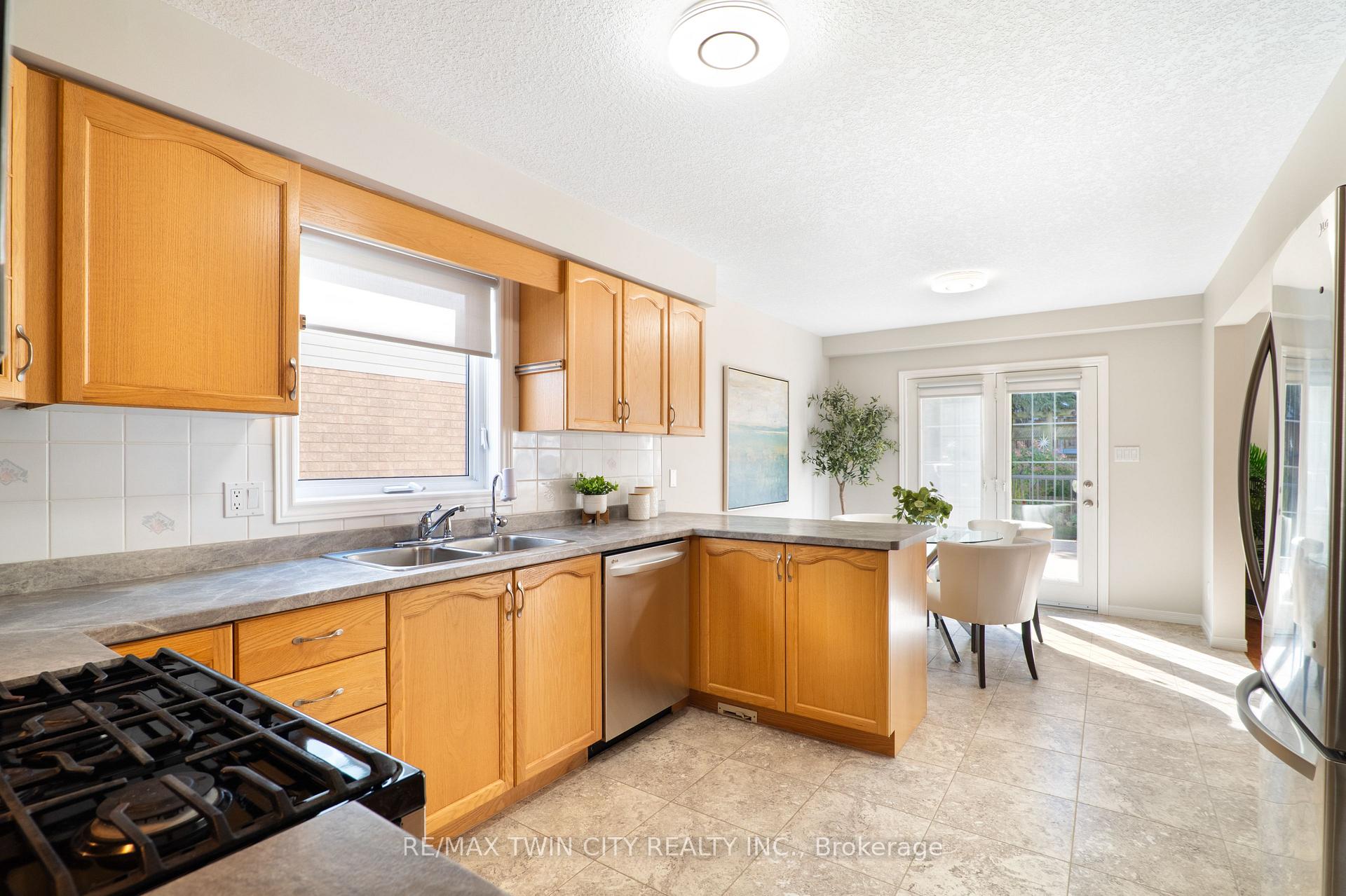 Photo 12 of 167 Bridgewater Crescent, Waterloo — HOMEH