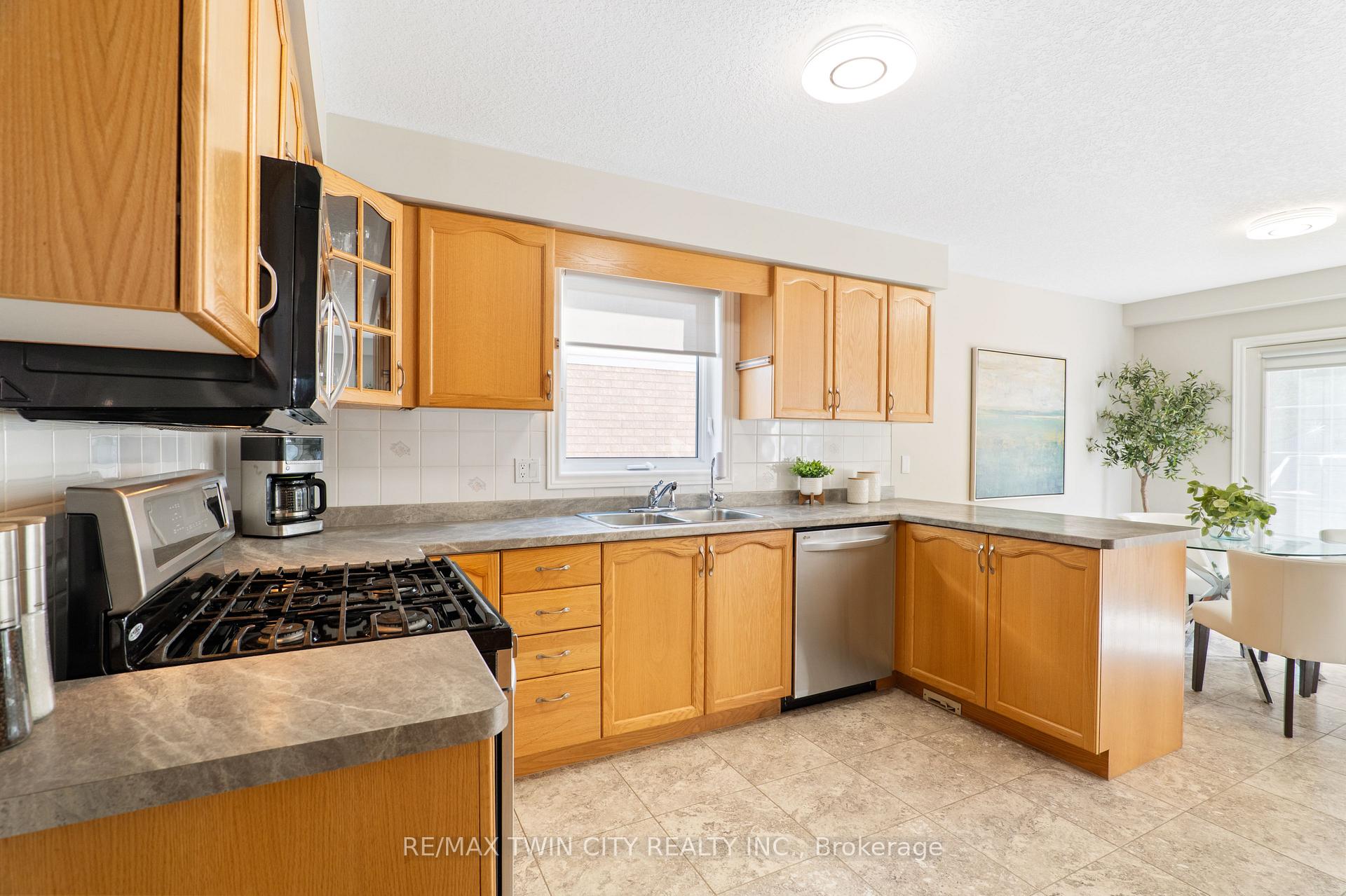 Photo 13 of 167 Bridgewater Crescent, Waterloo — HOMEH