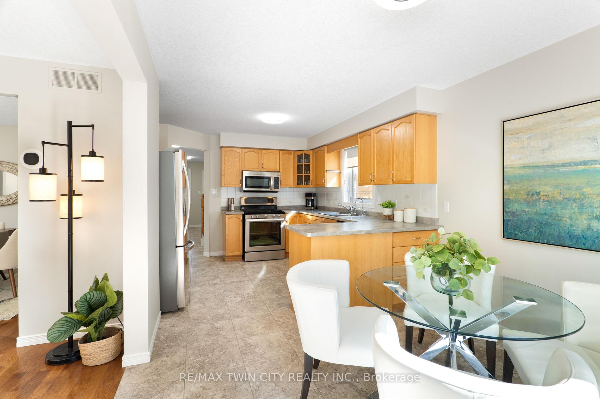 Photo 14 of 167 Bridgewater Crescent, Waterloo — HOMEH