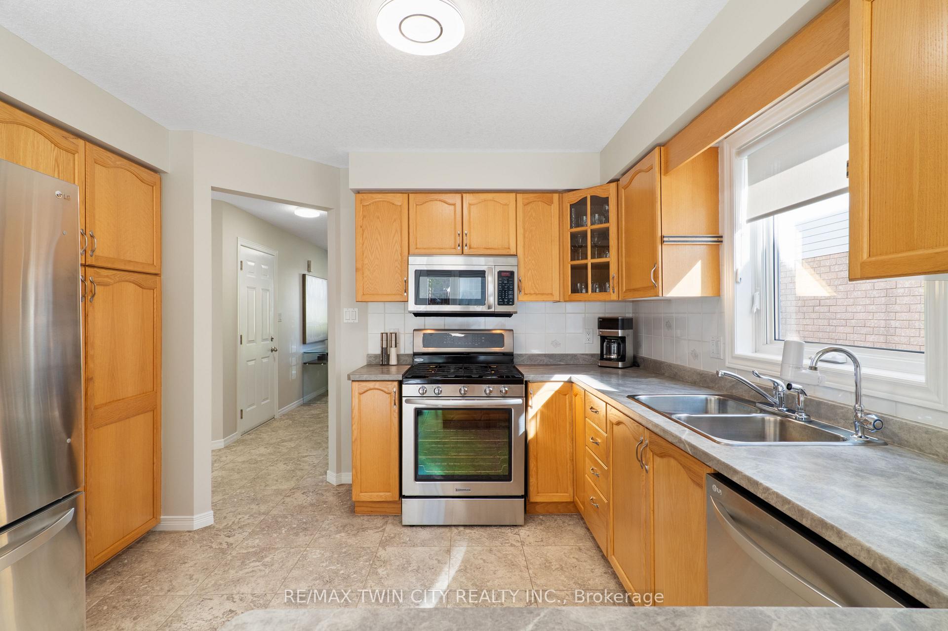 Photo 16 of 167 Bridgewater Crescent, Waterloo — HOMEH