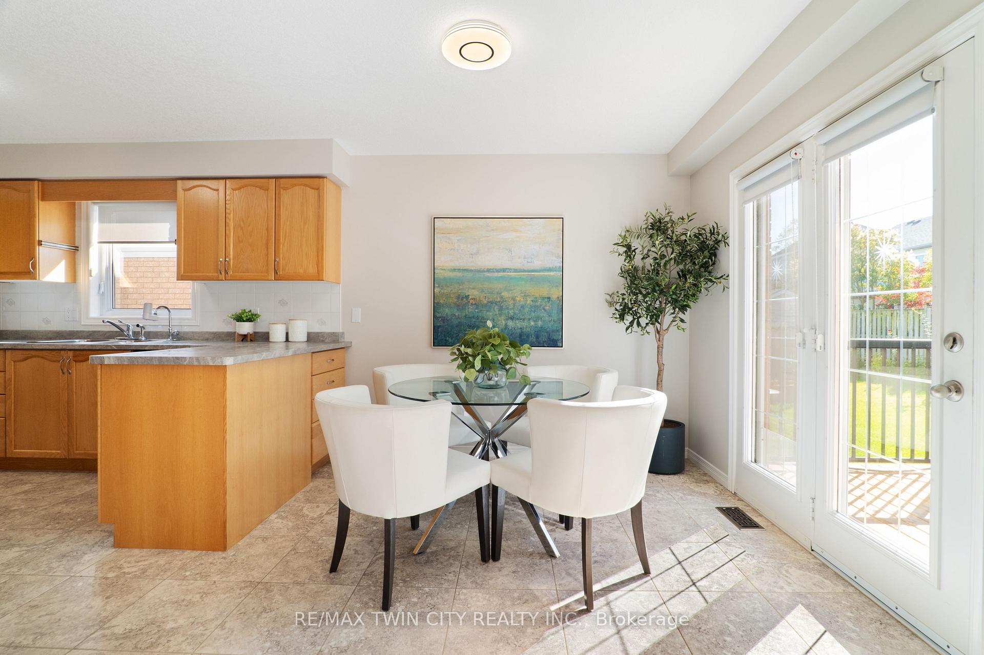 Photo 17 of 167 Bridgewater Crescent, Waterloo — HOMEH