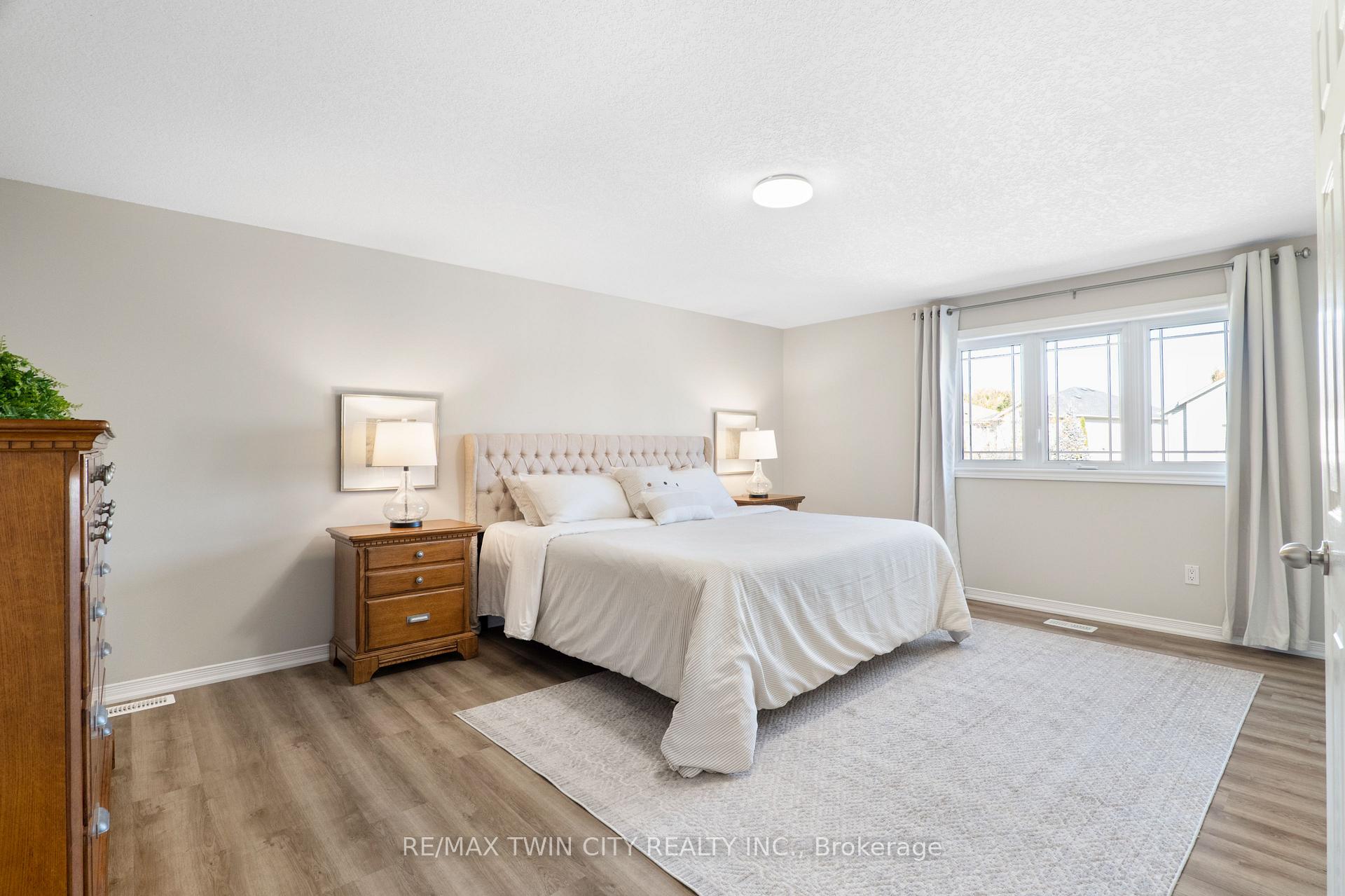 Photo 22 of 167 Bridgewater Crescent, Waterloo — HOMEH