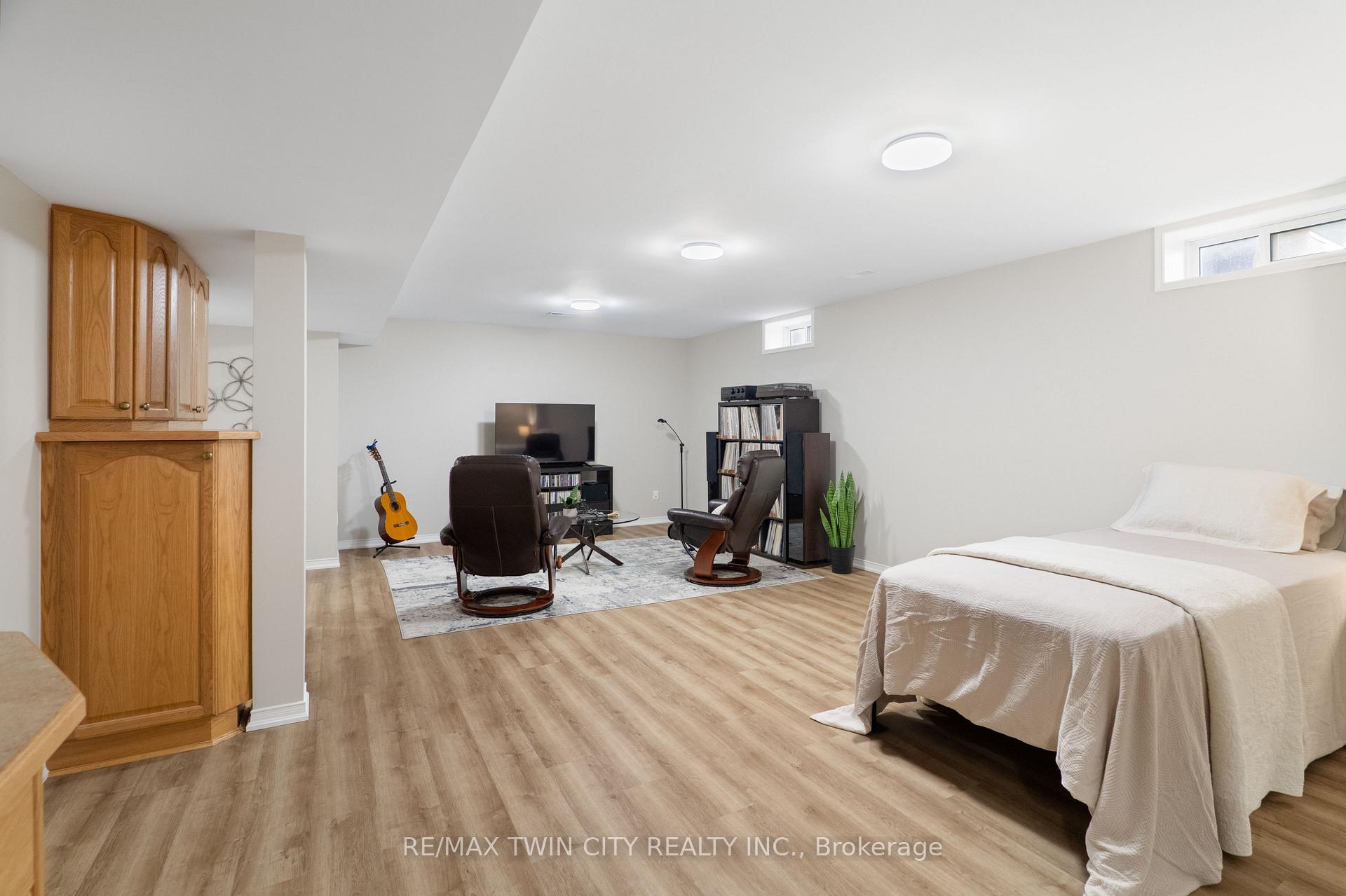 Photo 35 of 167 Bridgewater Crescent, Waterloo — HOMEH