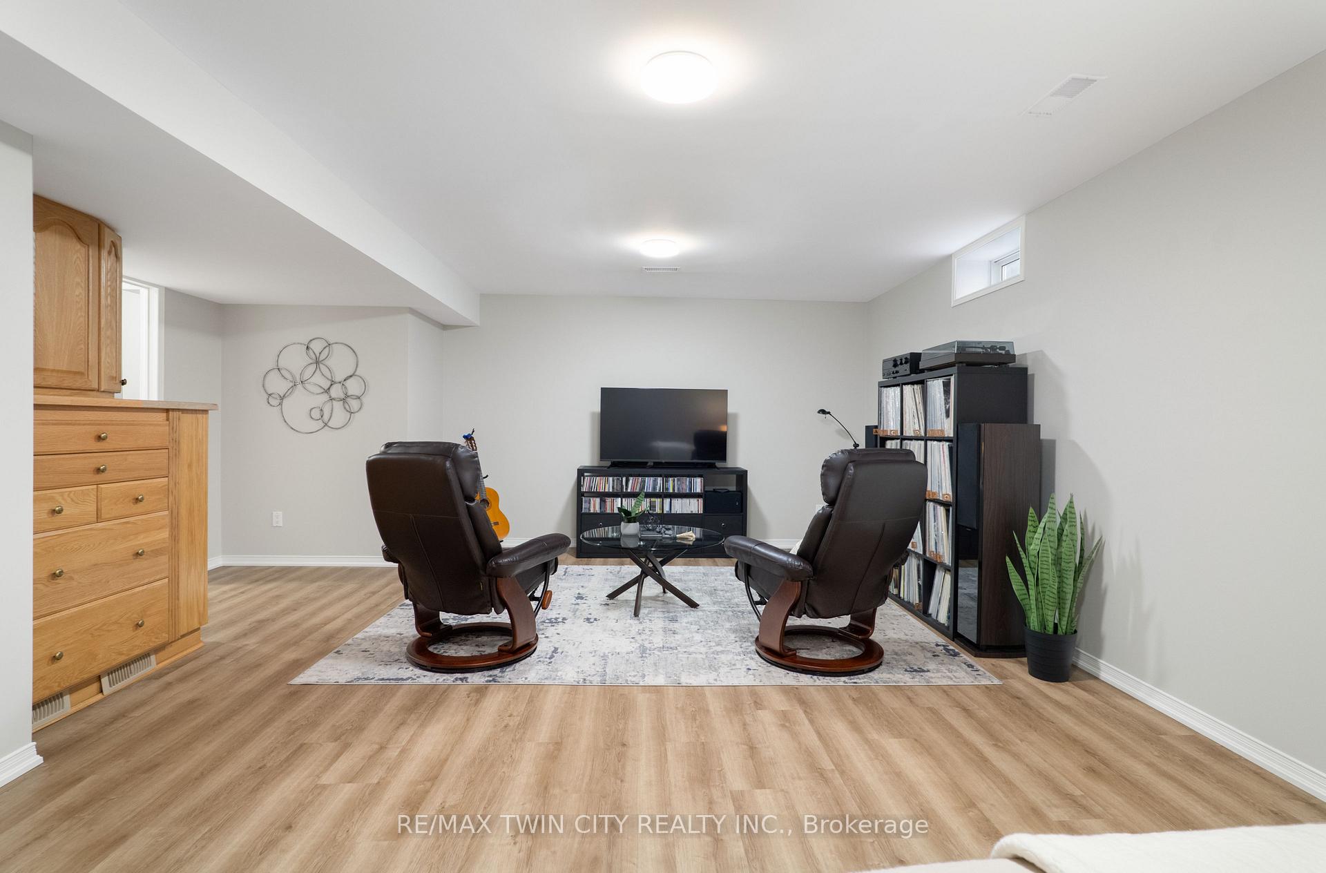 Photo 36 of 167 Bridgewater Crescent, Waterloo — HOMEH