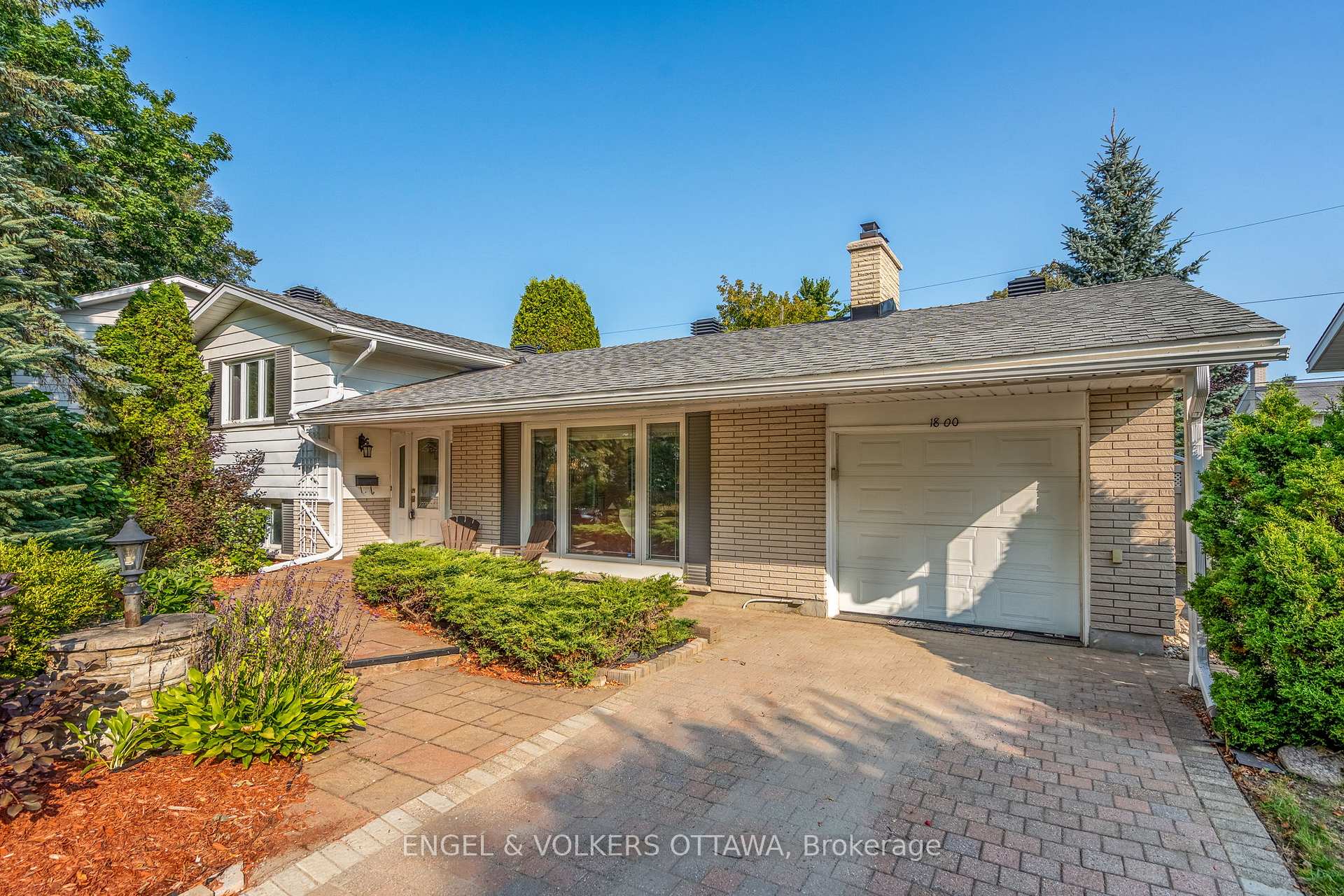 Photo 1 of 1800 Devlin Crescent, Ottawa, Playfair Park — HOMEH