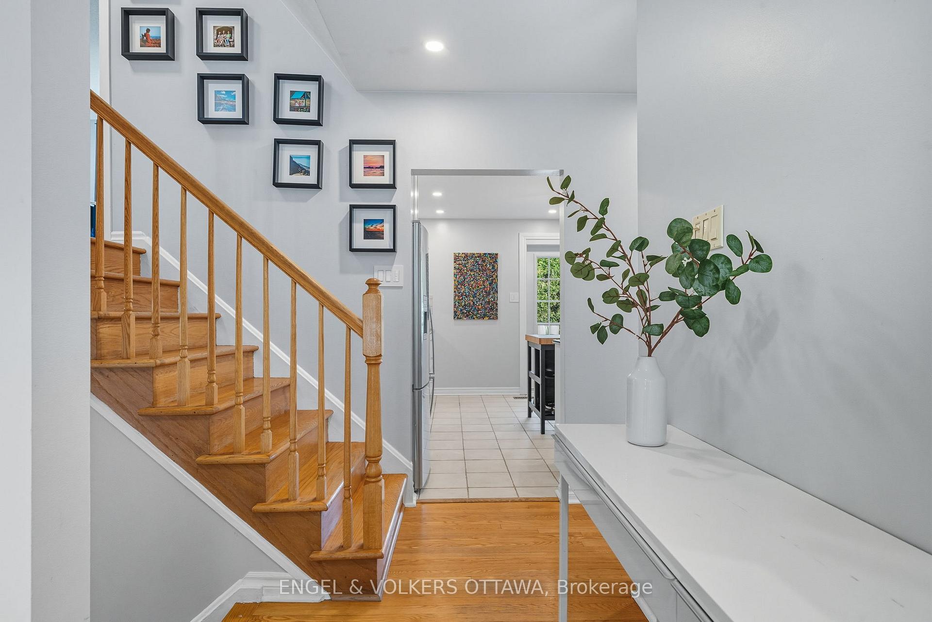 Photo 3 of 1800 Devlin Crescent, Ottawa, Playfair Park — HOMEH
