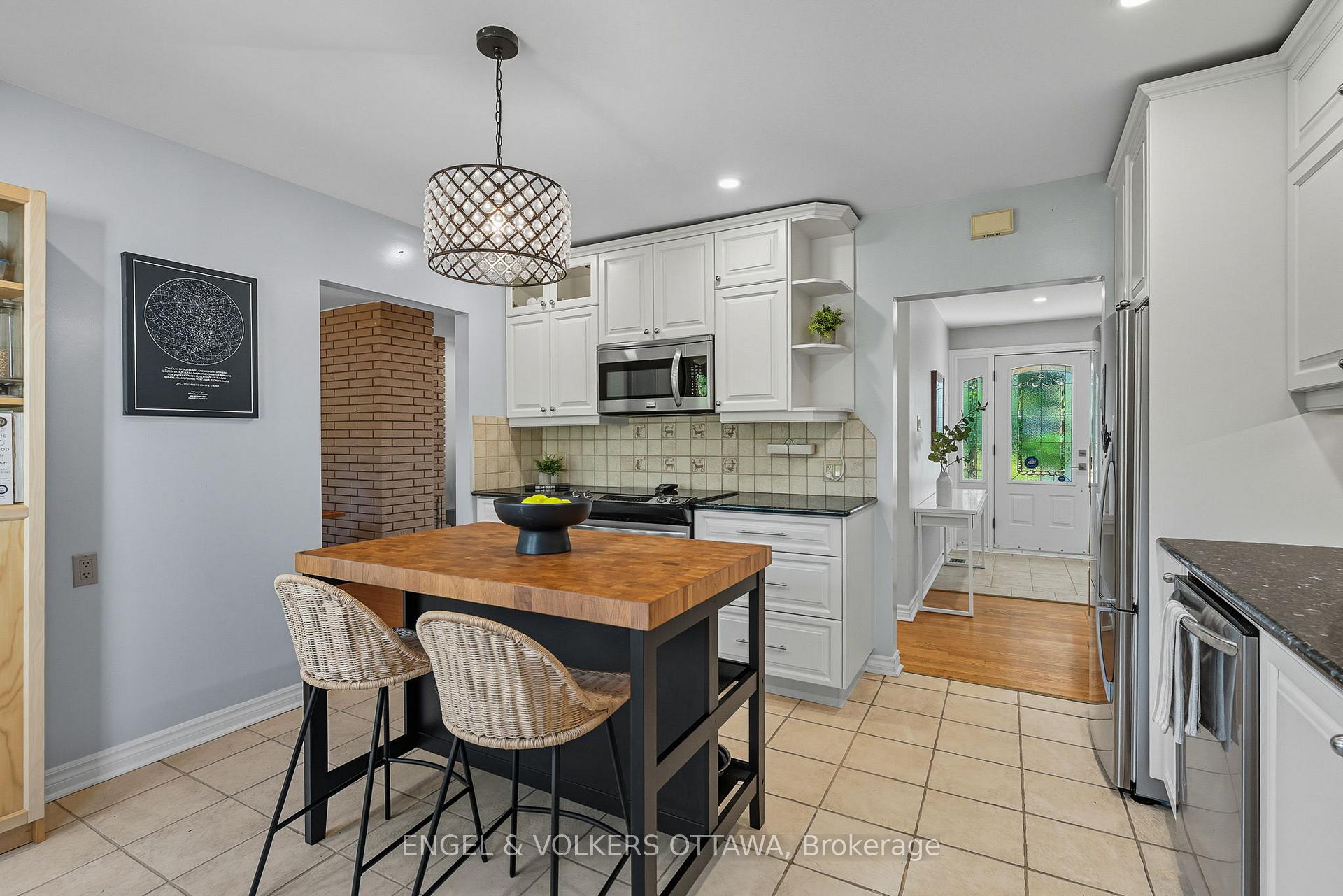 Photo 12 of 1800 Devlin Crescent, Ottawa, Playfair Park — HOMEH