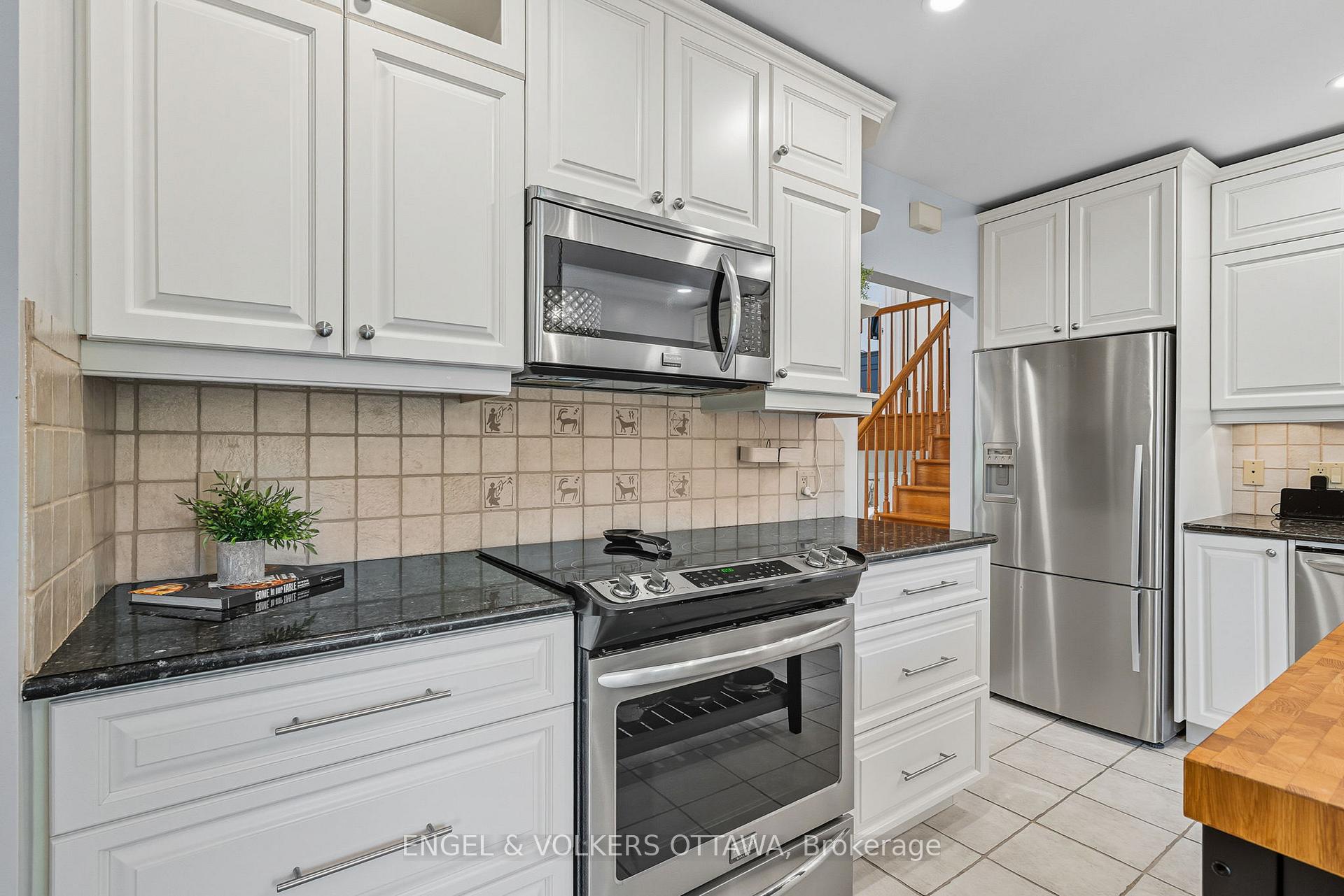 Photo 7 of 1800 Devlin Crescent, Ottawa, Playfair Park — HOMEH