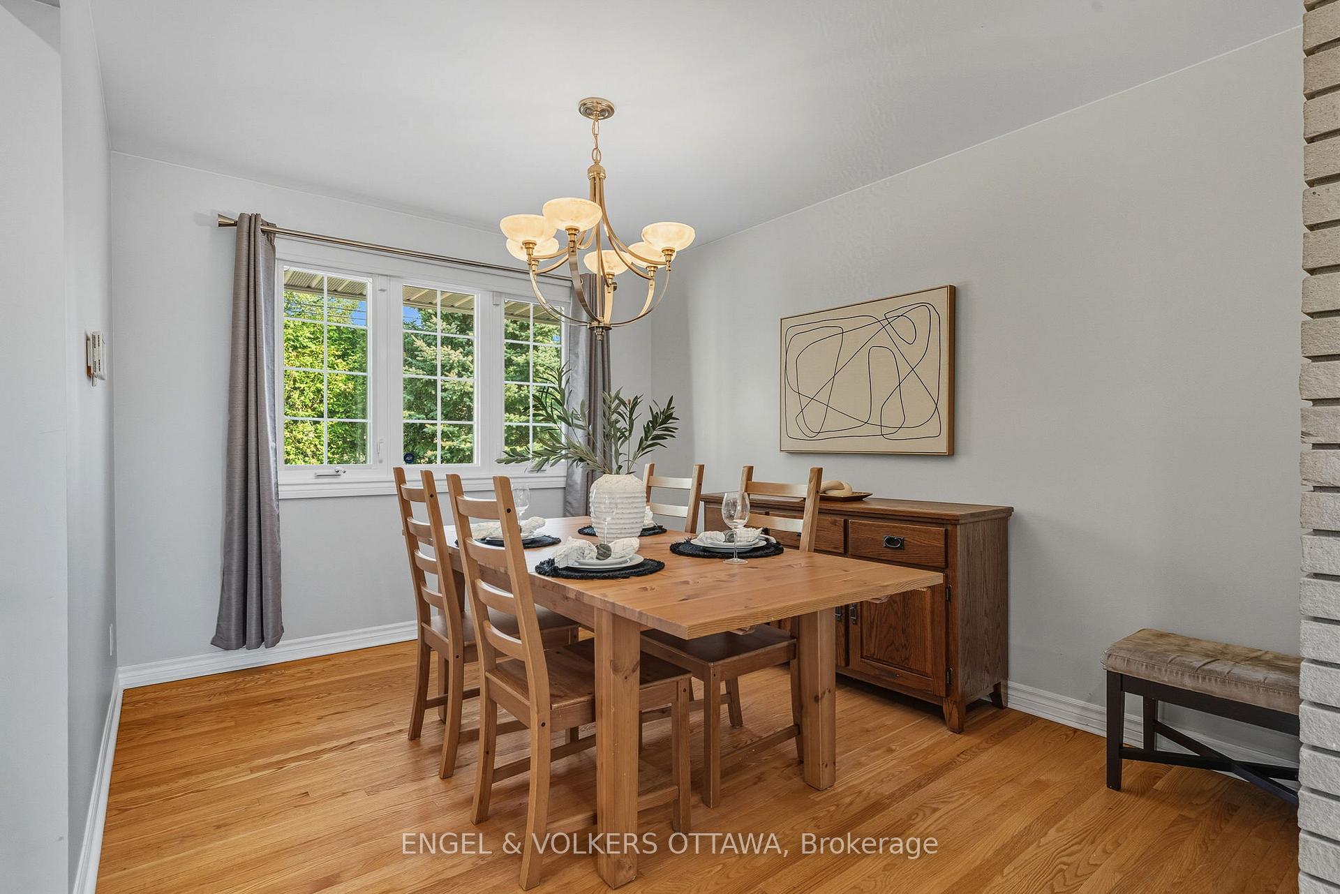Photo 10 of 1800 Devlin Crescent, Ottawa, Playfair Park — HOMEH