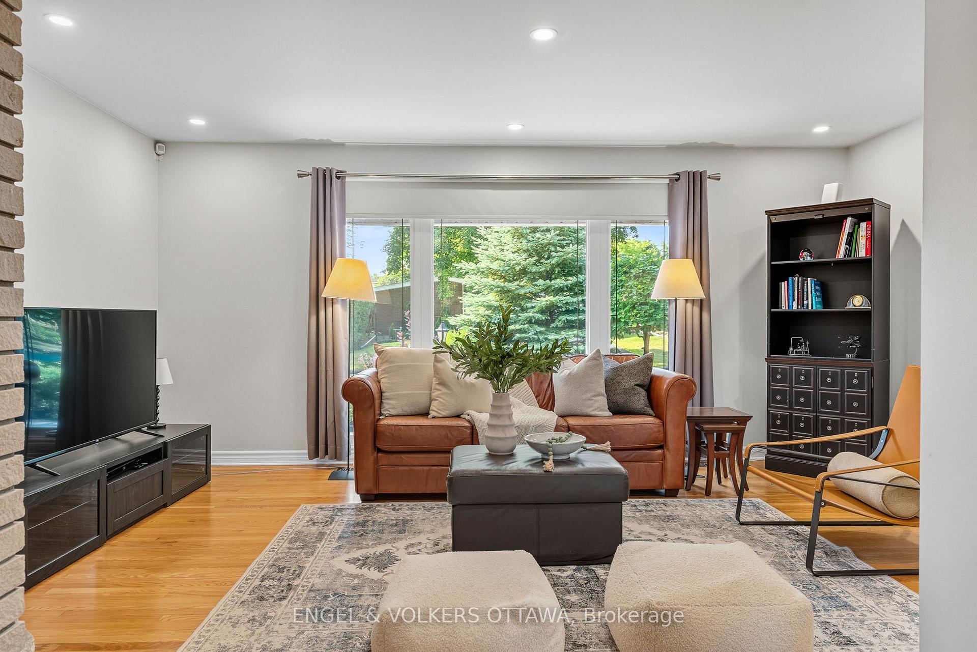 Photo 19 of 1800 Devlin Crescent, Ottawa, Playfair Park — HOMEH