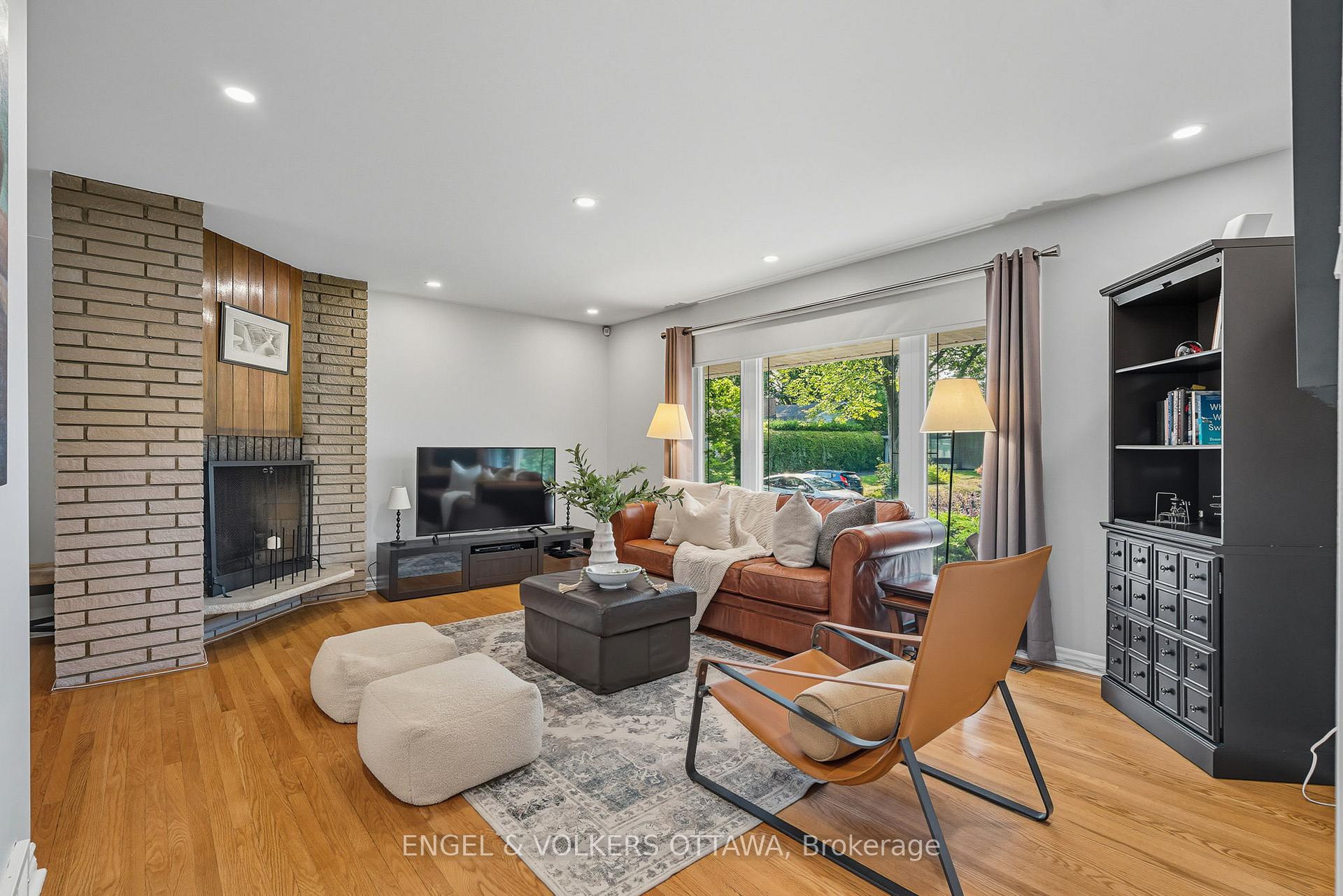 Photo 13 of 1800 Devlin Crescent, Ottawa, Playfair Park — HOMEH