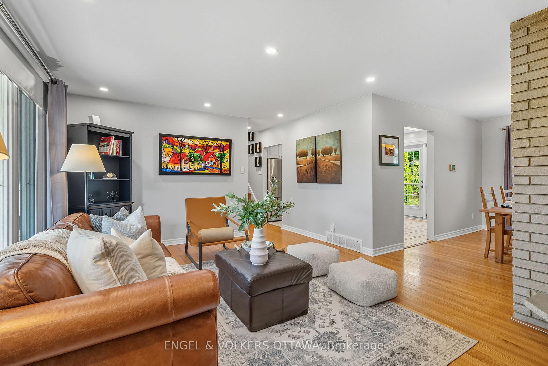 Photo 15 of 1800 Devlin Crescent, Ottawa, Playfair Park — HOMEH