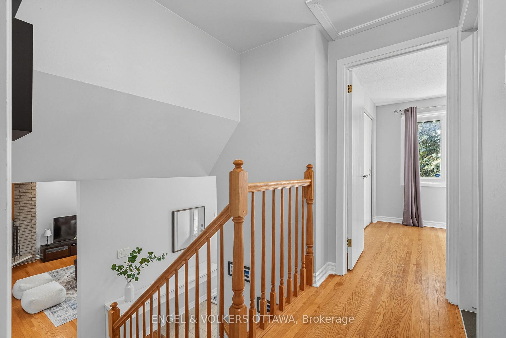 Photo 14 of 1800 Devlin Crescent, Ottawa, Playfair Park — HOMEH