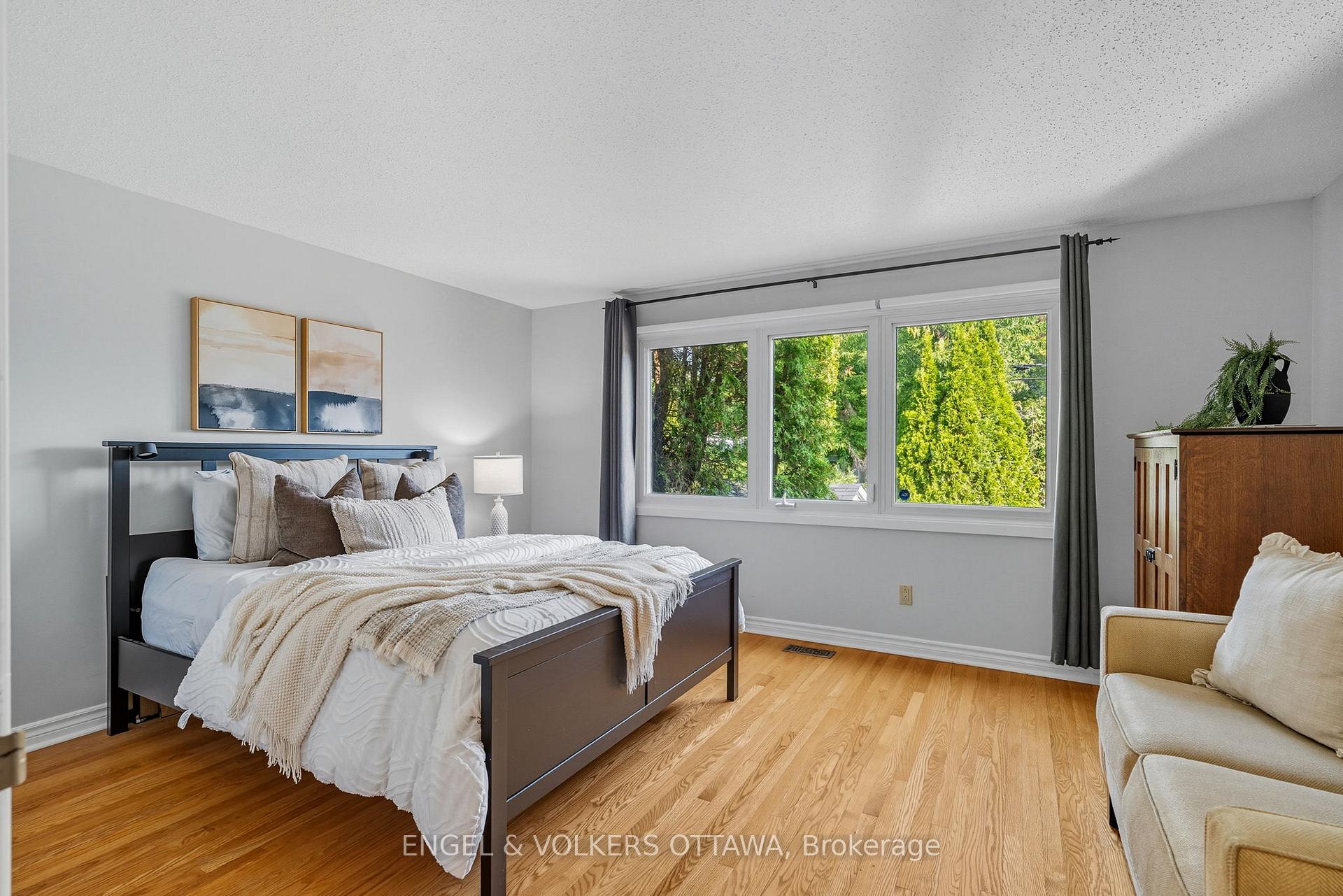Photo 16 of 1800 Devlin Crescent, Ottawa, Playfair Park — HOMEH