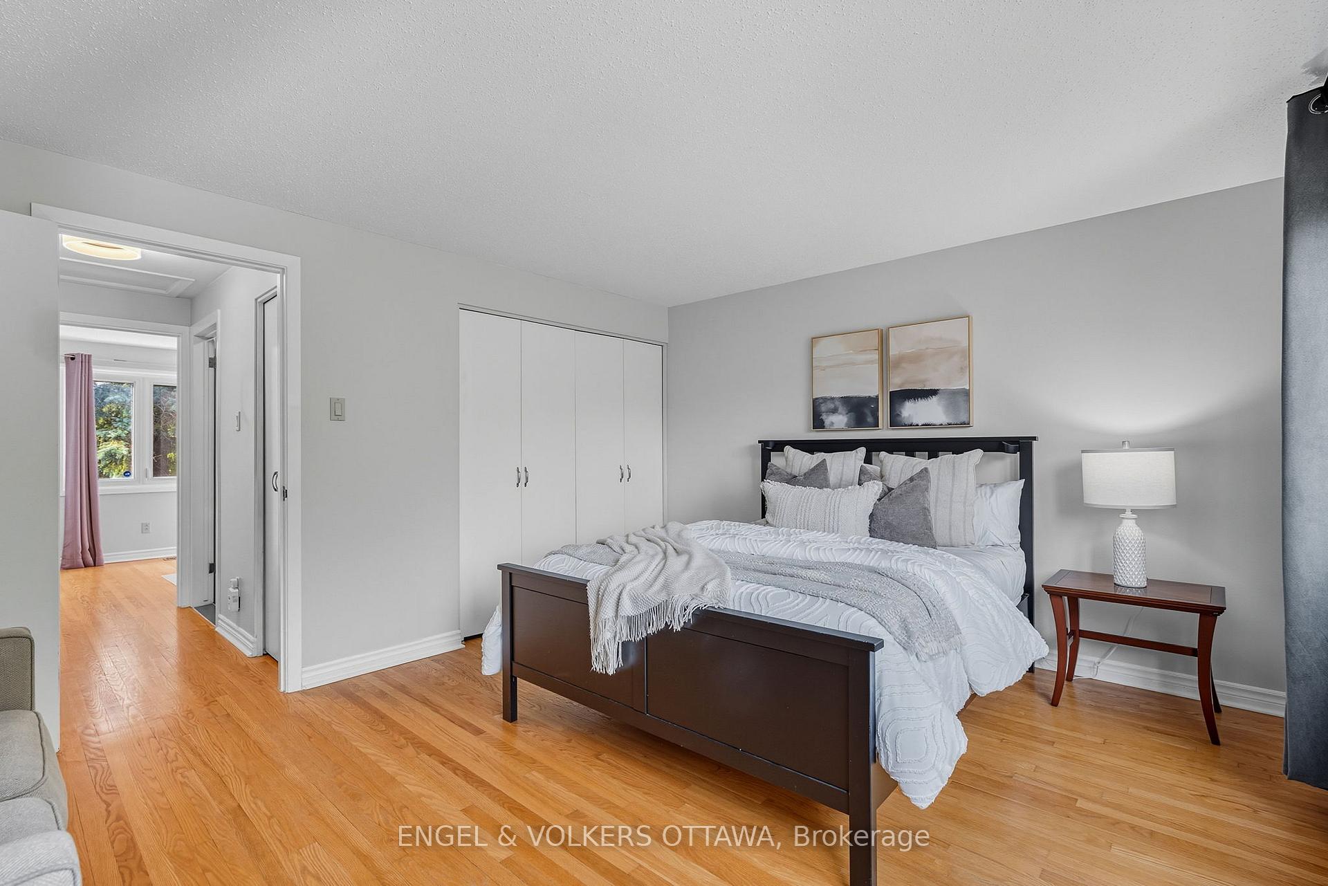 Photo 18 of 1800 Devlin Crescent, Ottawa, Playfair Park — HOMEH