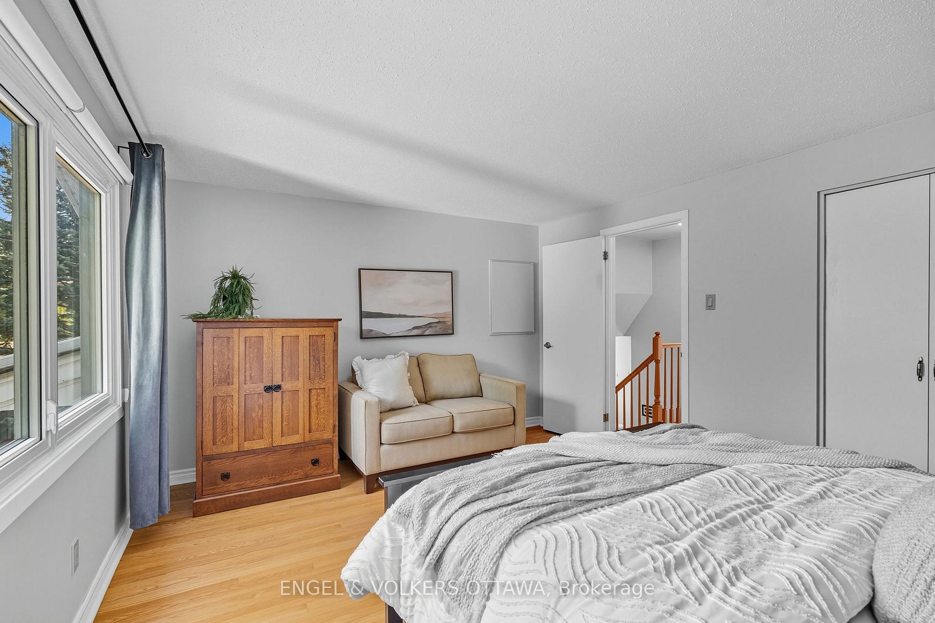 Photo 20 of 1800 Devlin Crescent, Ottawa, Playfair Park — HOMEH