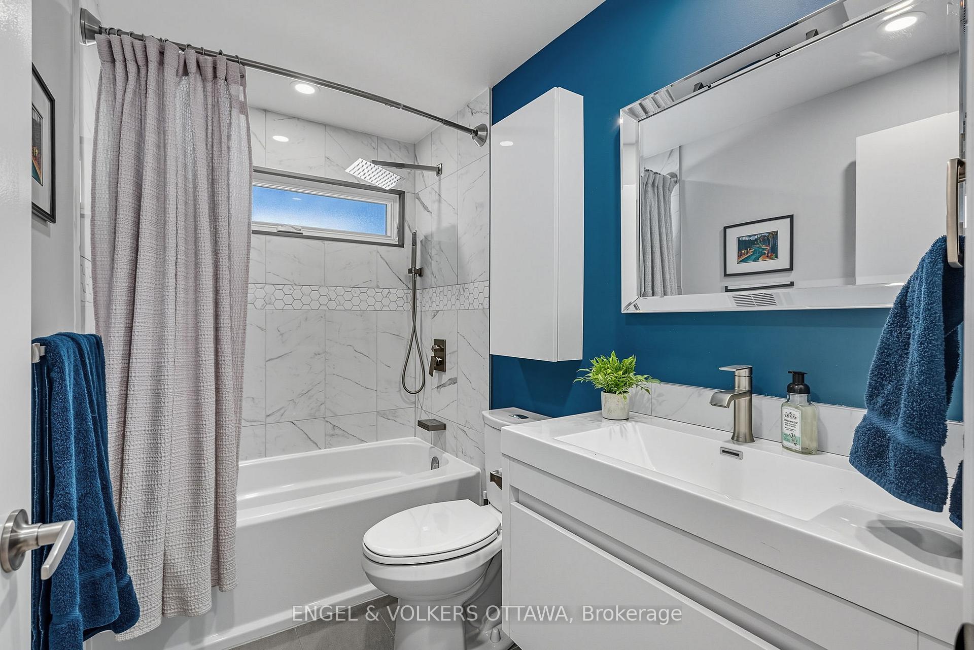 Photo 21 of 1800 Devlin Crescent, Ottawa, Playfair Park — HOMEH