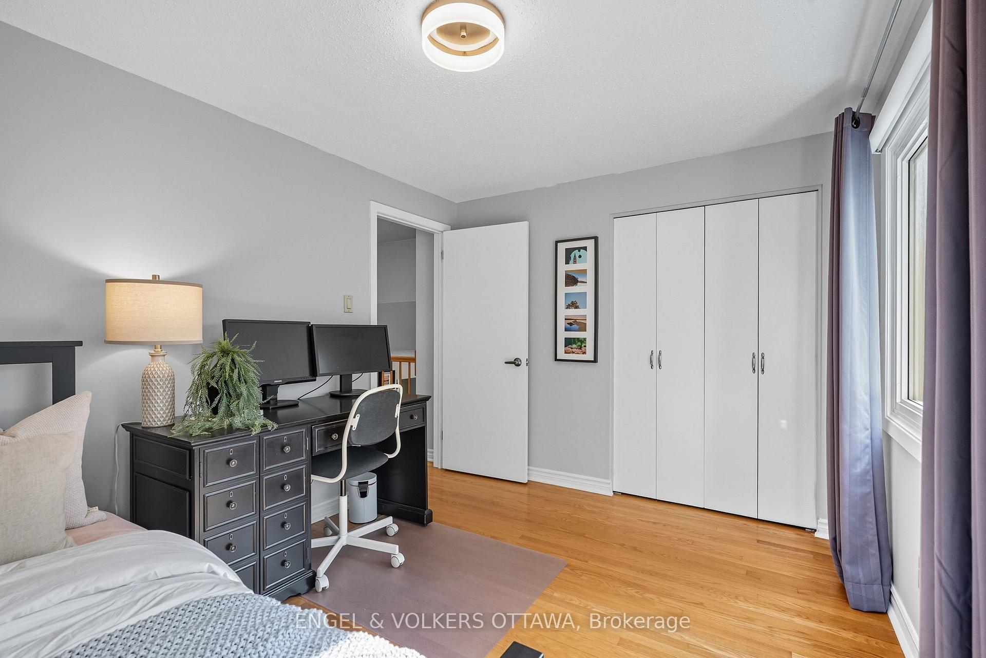 Photo 25 of 1800 Devlin Crescent, Ottawa, Playfair Park — HOMEH