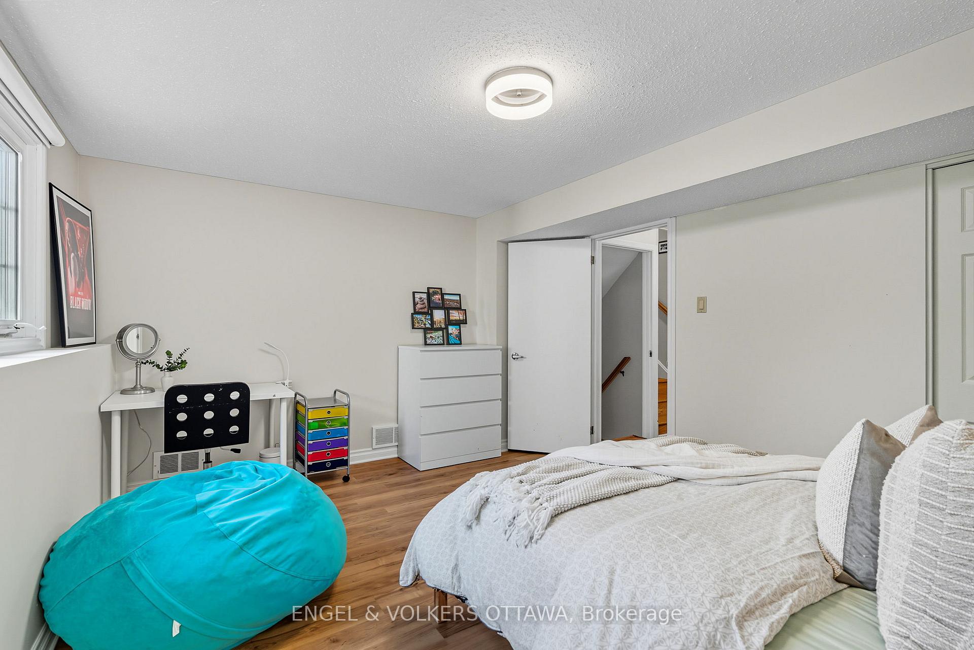 Photo 26 of 1800 Devlin Crescent, Ottawa, Playfair Park — HOMEH