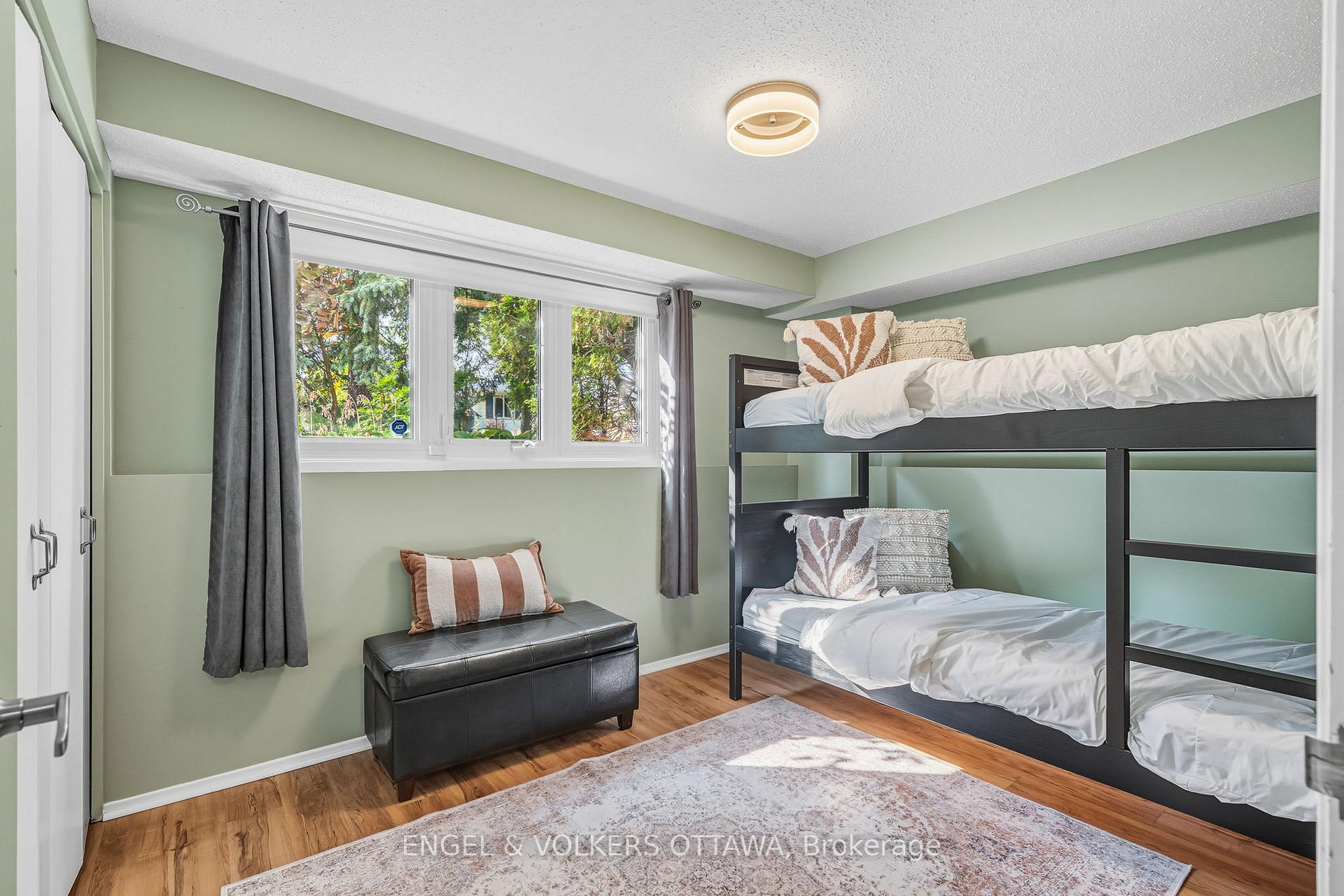 Photo 29 of 1800 Devlin Crescent, Ottawa, Playfair Park — HOMEH