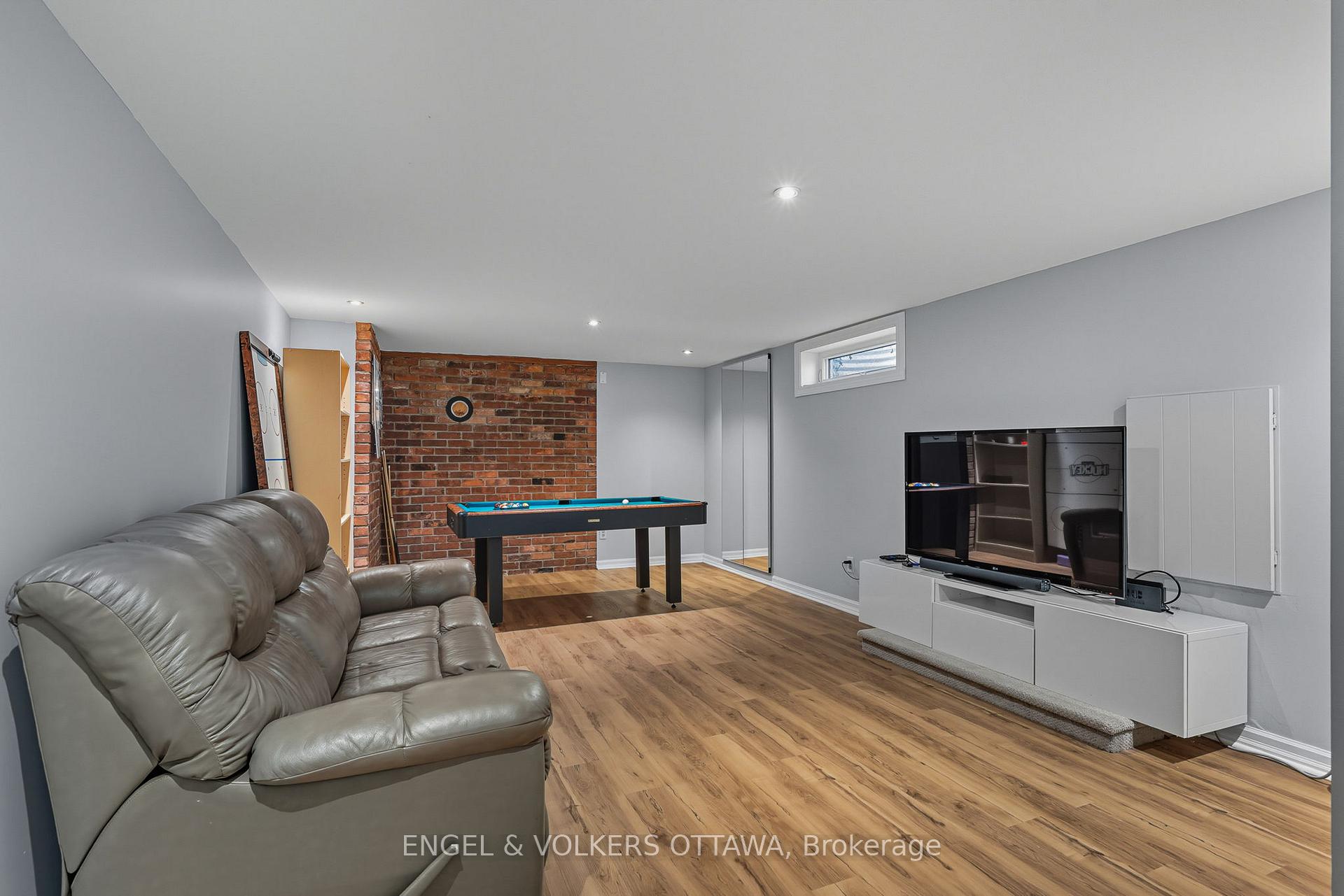 Photo 35 of 1800 Devlin Crescent, Ottawa, Playfair Park — HOMEH