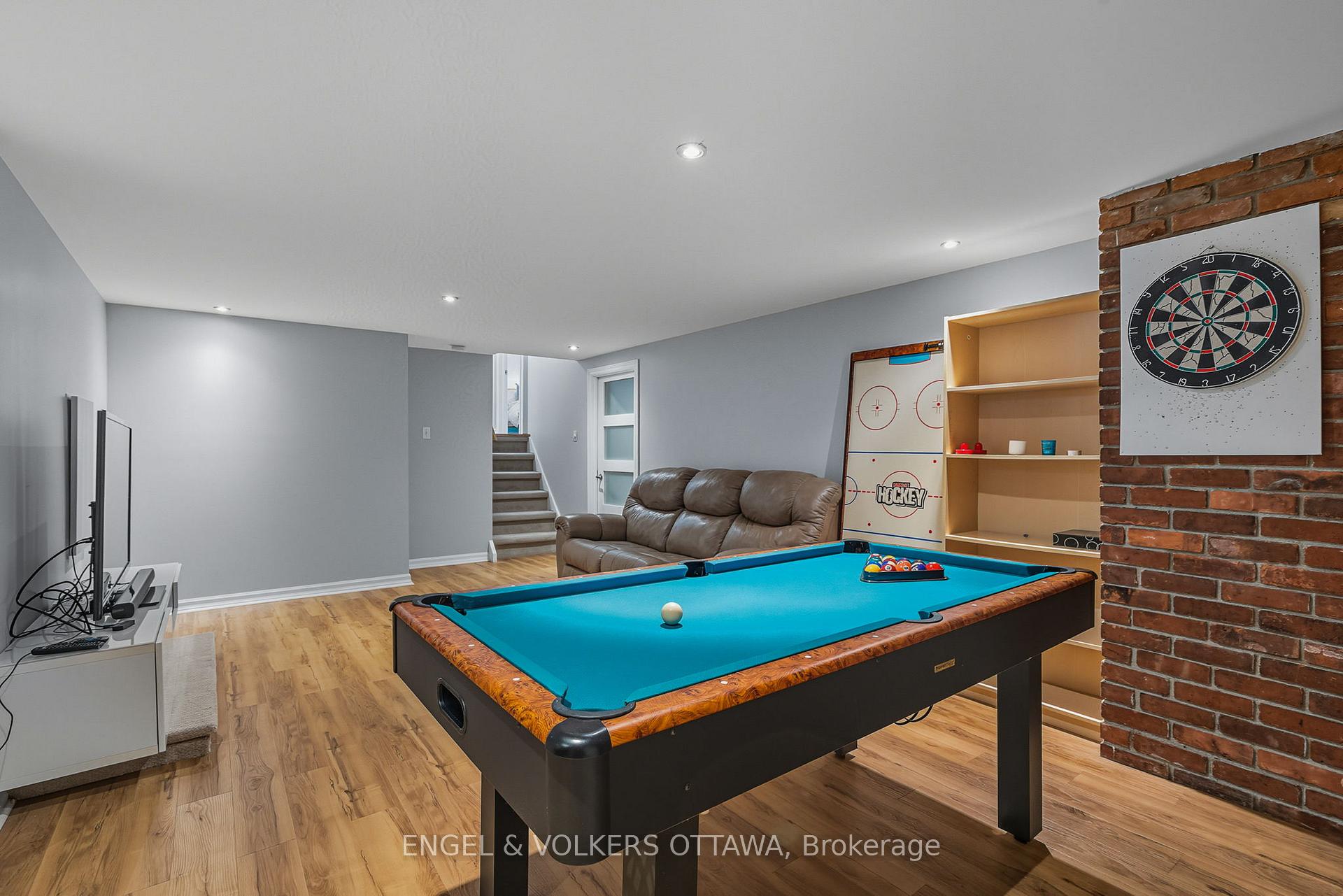 Photo 33 of 1800 Devlin Crescent, Ottawa, Playfair Park — HOMEH