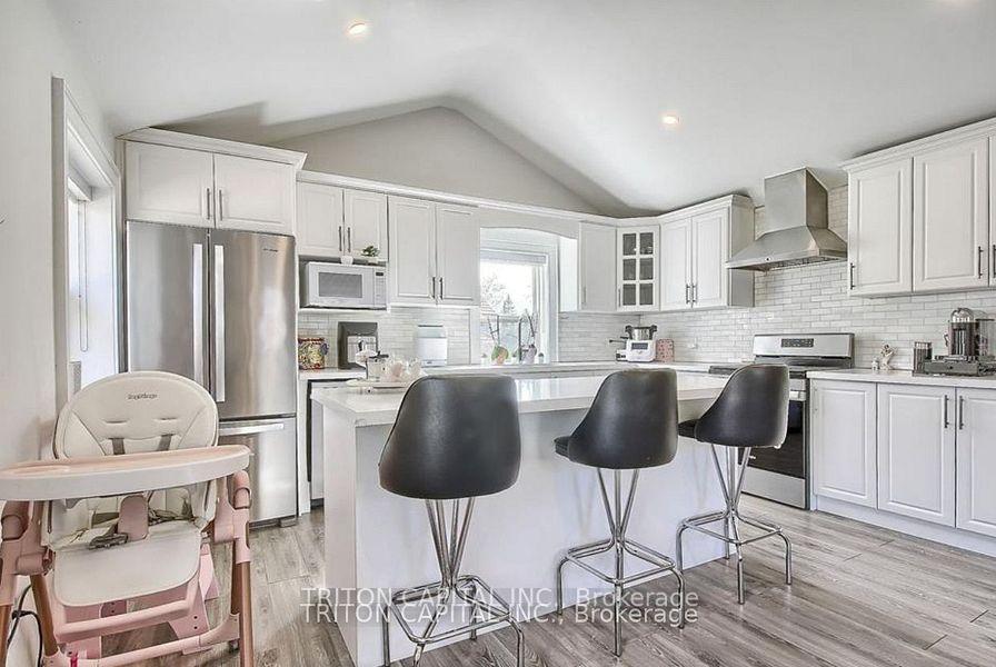 Photo 10 of 34 Napier Street, Vaughan, Kleinburg — HOMEH