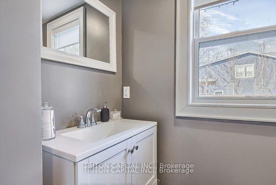 Photo 17 of 34 Napier Street, Vaughan, Kleinburg — HOMEH