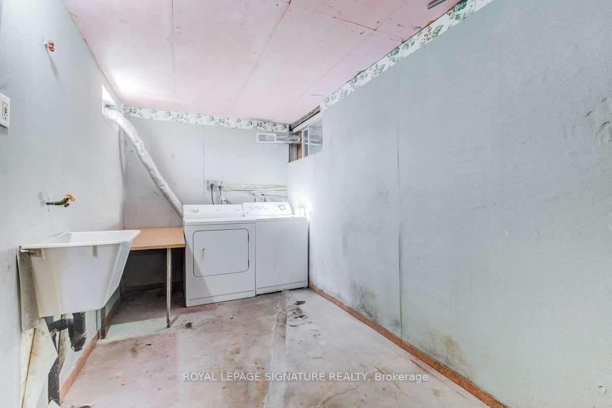 Photo 11 of Unit Bsmt, 40 Holmesdale Crescent, Toronto, Caledonia-Fairbank — HOMEH