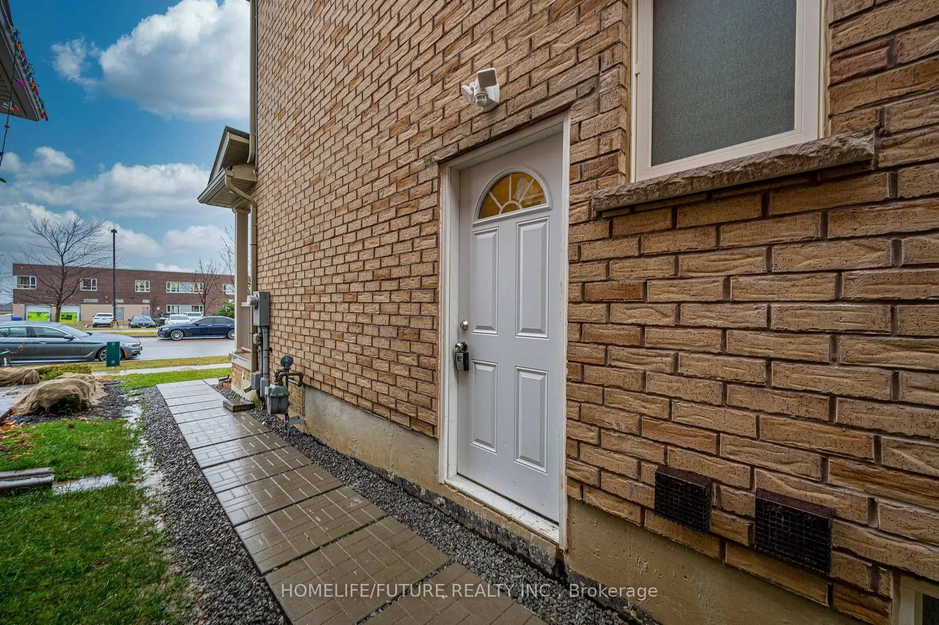 Photo 2 of Unit (Bsmt), 400 Grand Trunk Avenue, Vaughan, Patterson — HOMEH