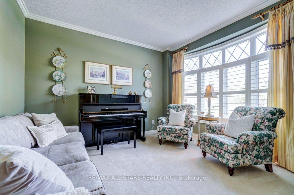 Photo 5 of 64 Button Crescent, Uxbridge — HOMEH