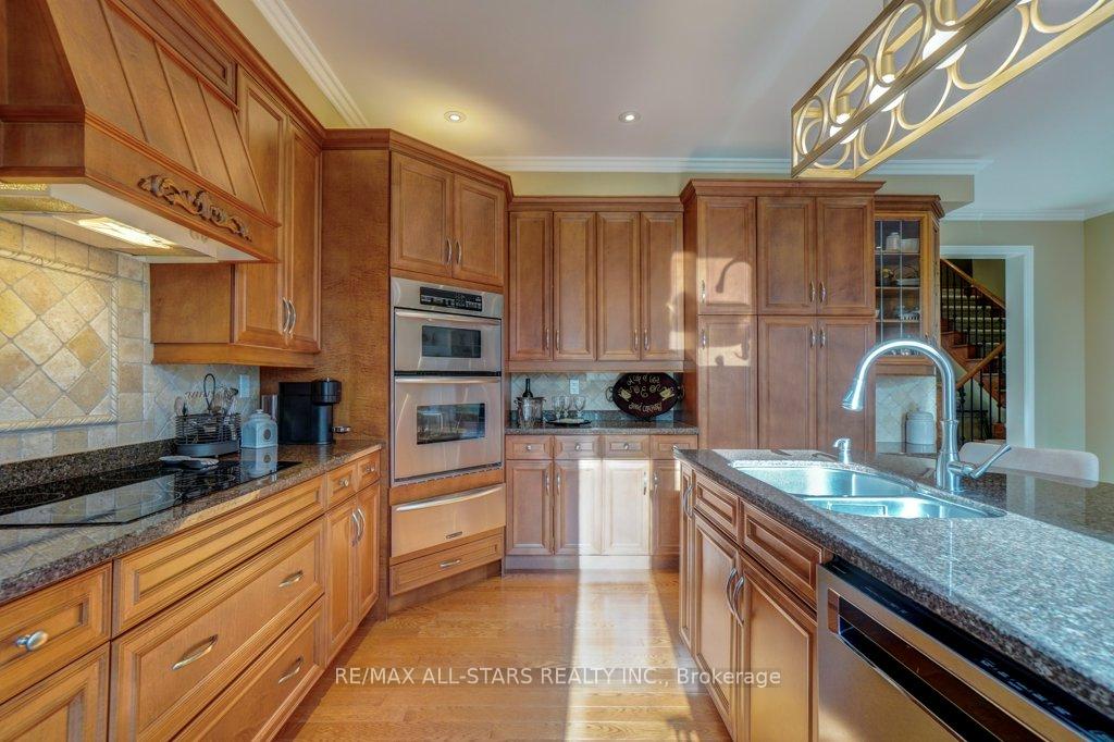 Photo 14 of 64 Button Crescent, Uxbridge — HOMEH