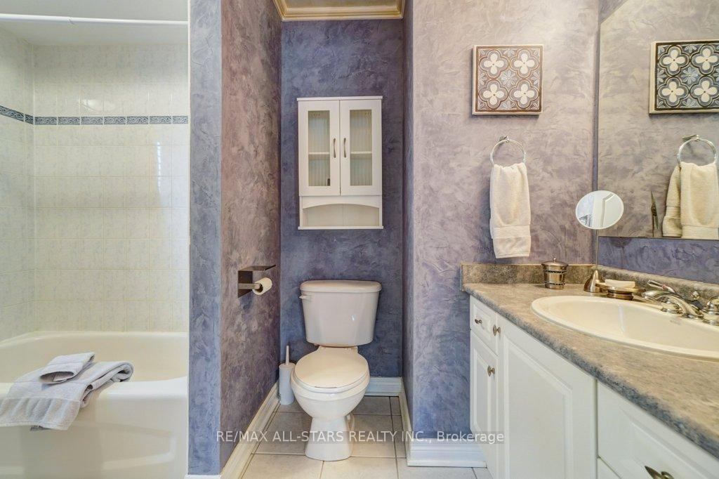 Photo 23 of 64 Button Crescent, Uxbridge — HOMEH
