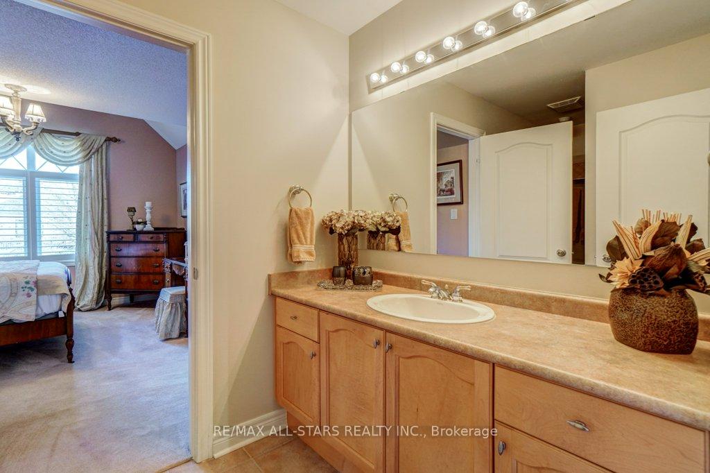 Photo 25 of 64 Button Crescent, Uxbridge — HOMEH