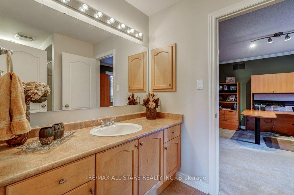 Photo 26 of 64 Button Crescent, Uxbridge — HOMEH