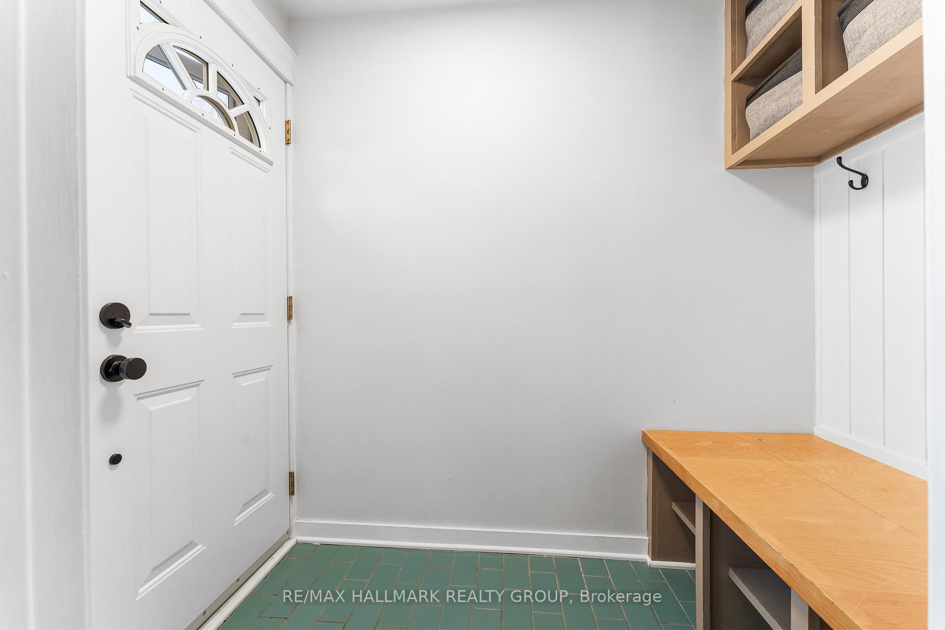 Photo 3 of 1834 Cloverlawn Crescent, Ottawa, Beacon Hill South — HOMEH