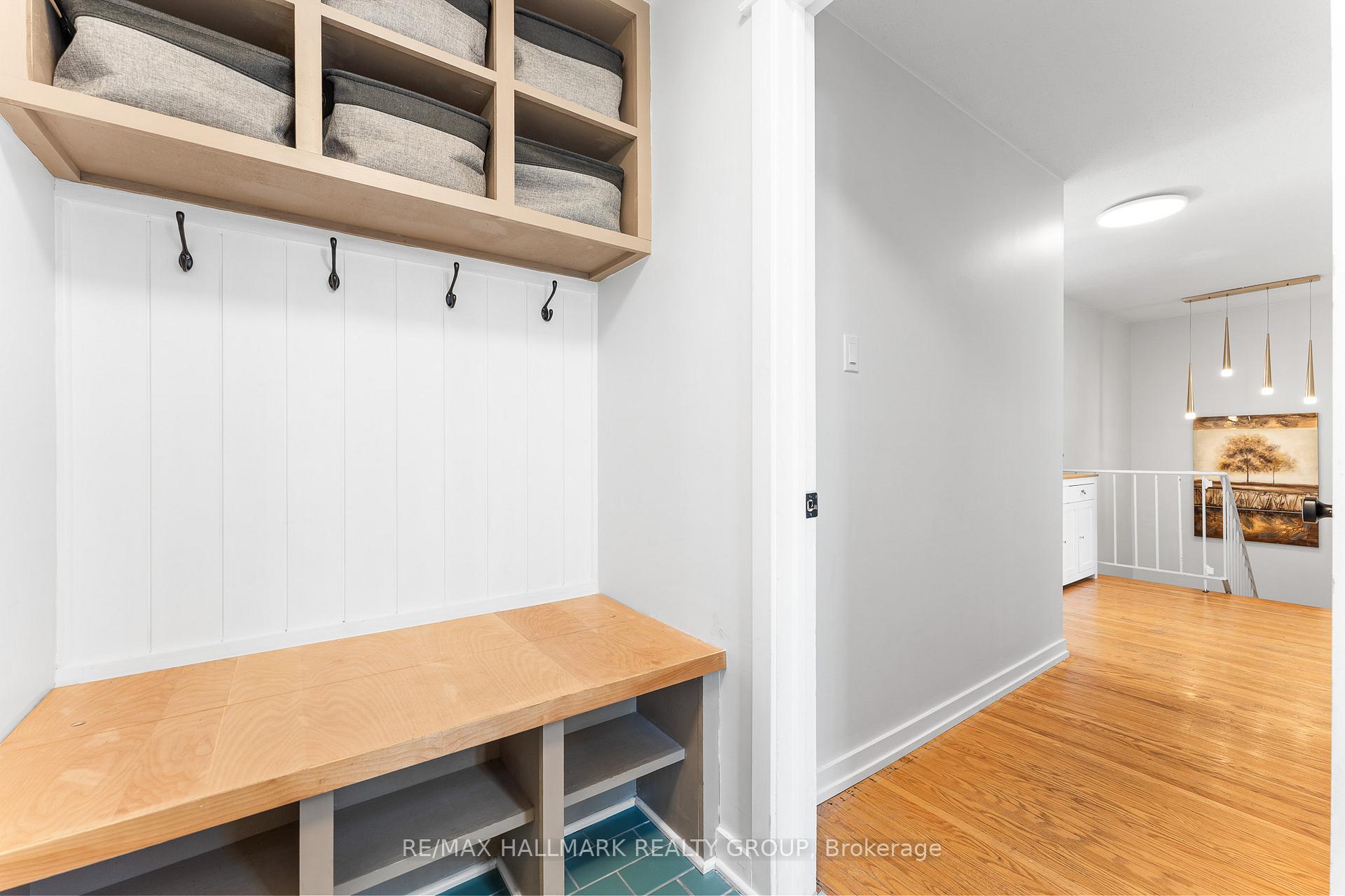 Photo 4 of 1834 Cloverlawn Crescent, Ottawa, Beacon Hill South — HOMEH