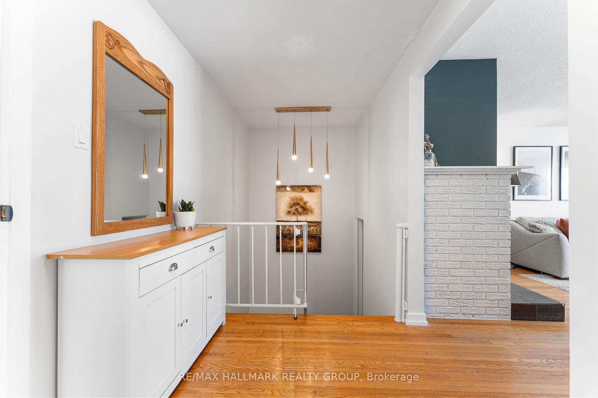 Photo 12 of 1834 Cloverlawn Crescent, Ottawa, Beacon Hill South — HOMEH