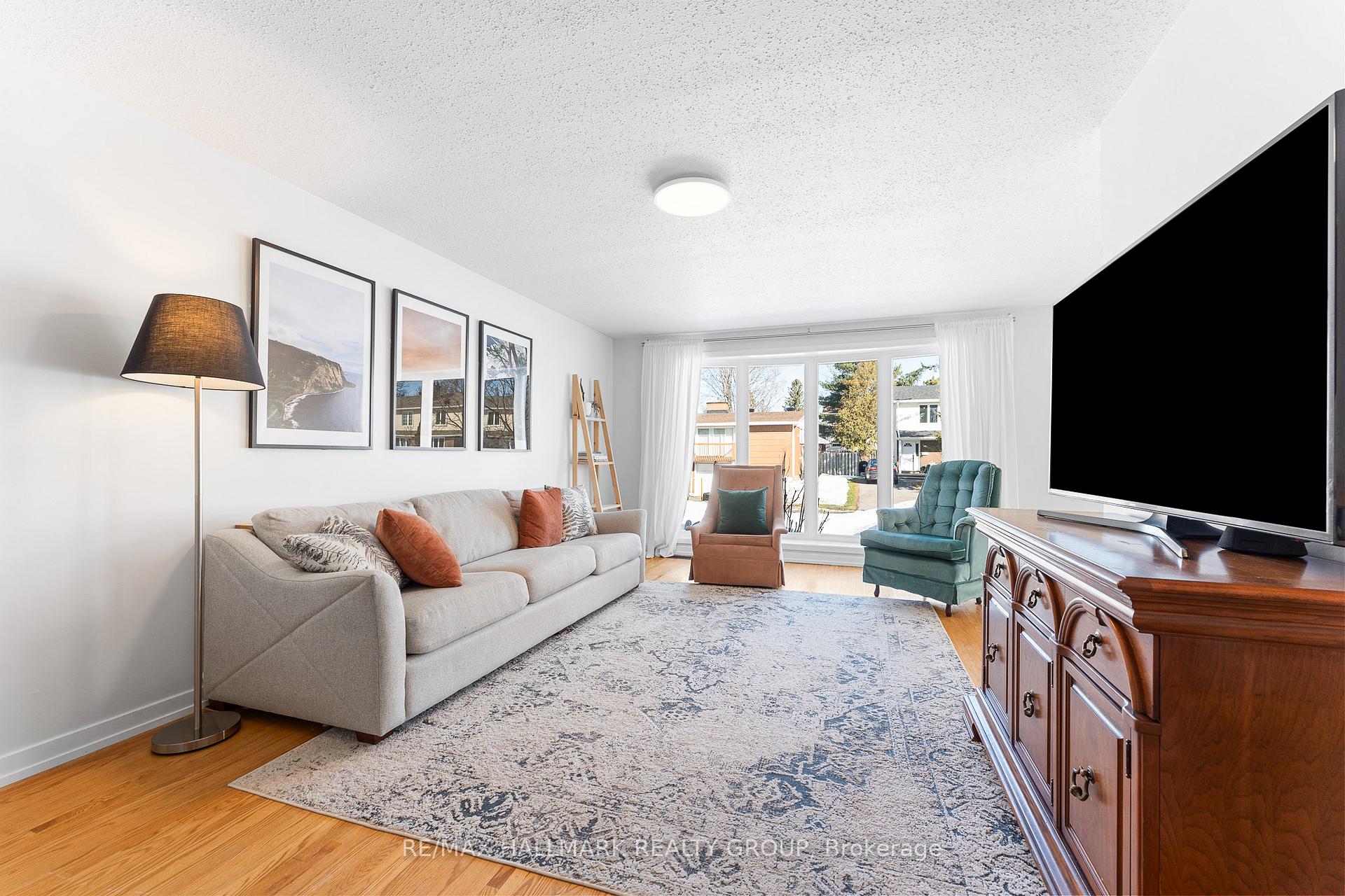 Photo 7 of 1834 Cloverlawn Crescent, Ottawa, Beacon Hill South — HOMEH