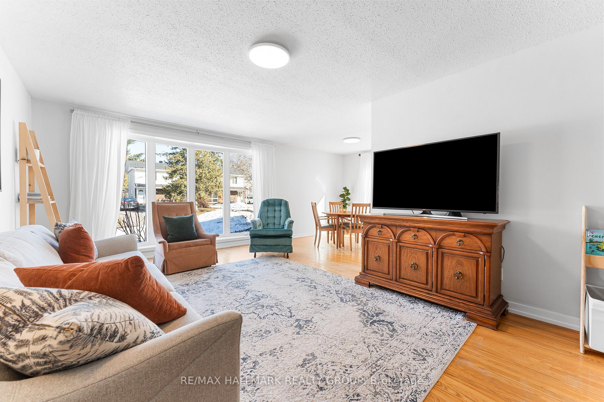 Photo 8 of 1834 Cloverlawn Crescent, Ottawa, Beacon Hill South — HOMEH