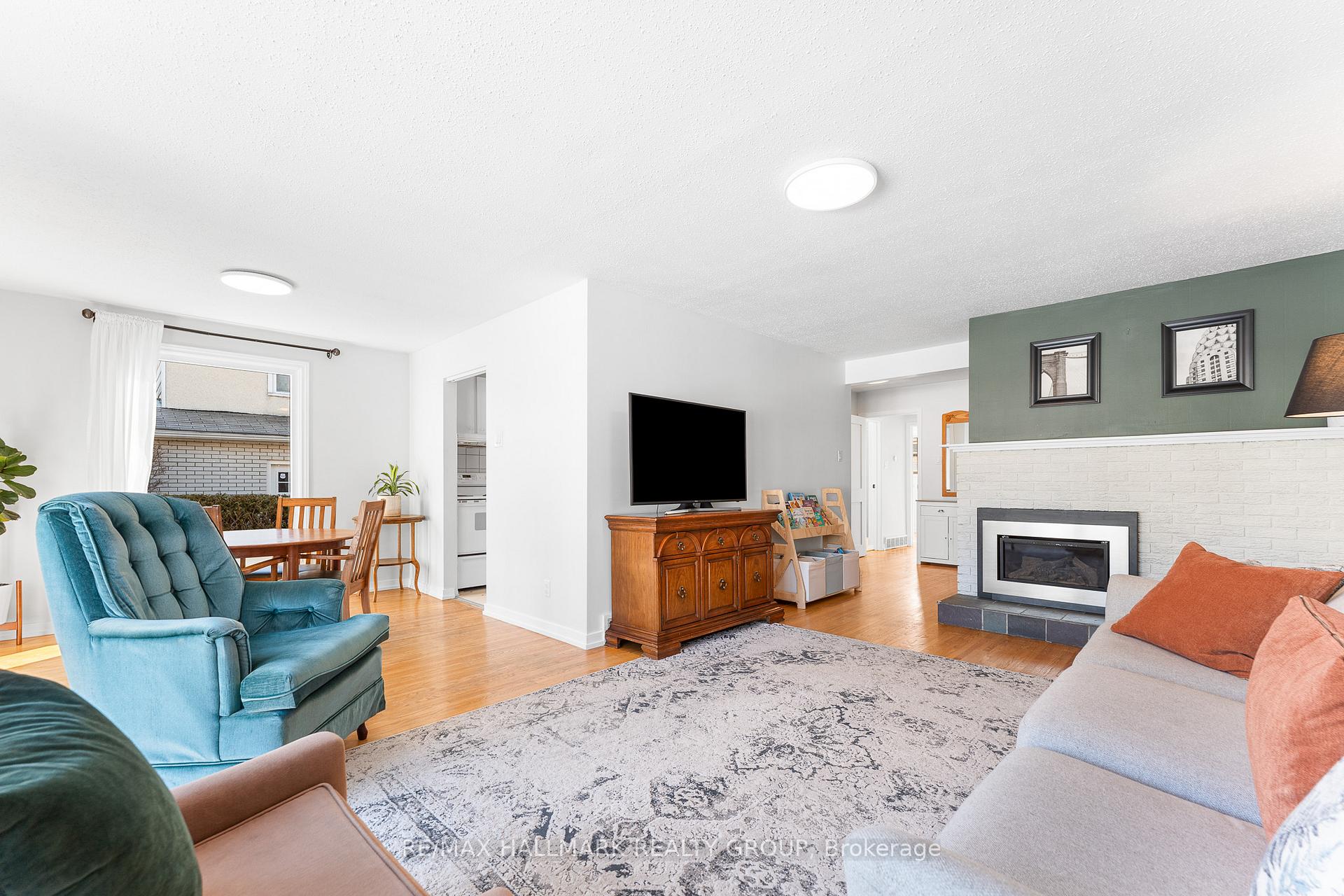 Photo 9 of 1834 Cloverlawn Crescent, Ottawa, Beacon Hill South — HOMEH