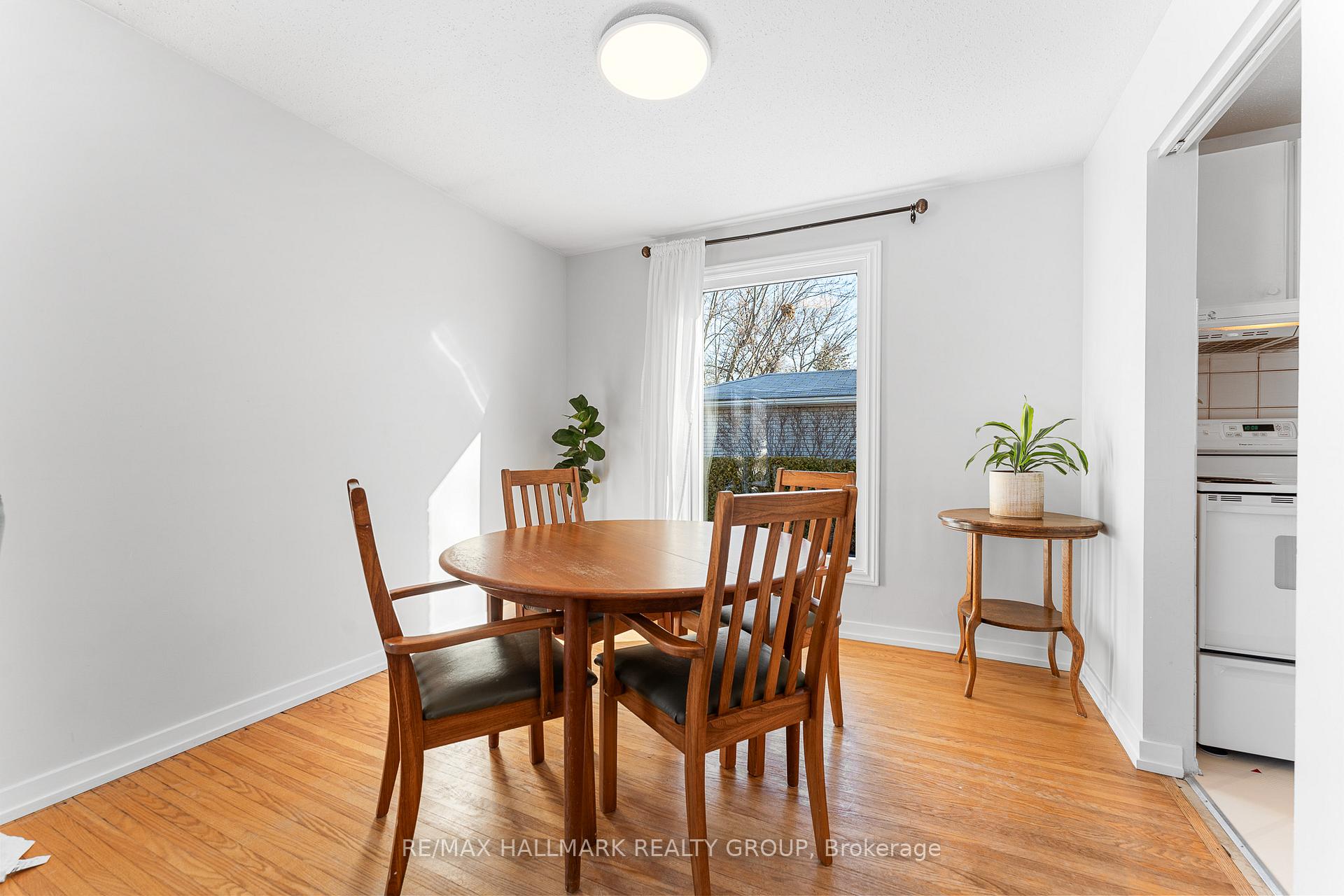 Photo 11 of 1834 Cloverlawn Crescent, Ottawa, Beacon Hill South — HOMEH